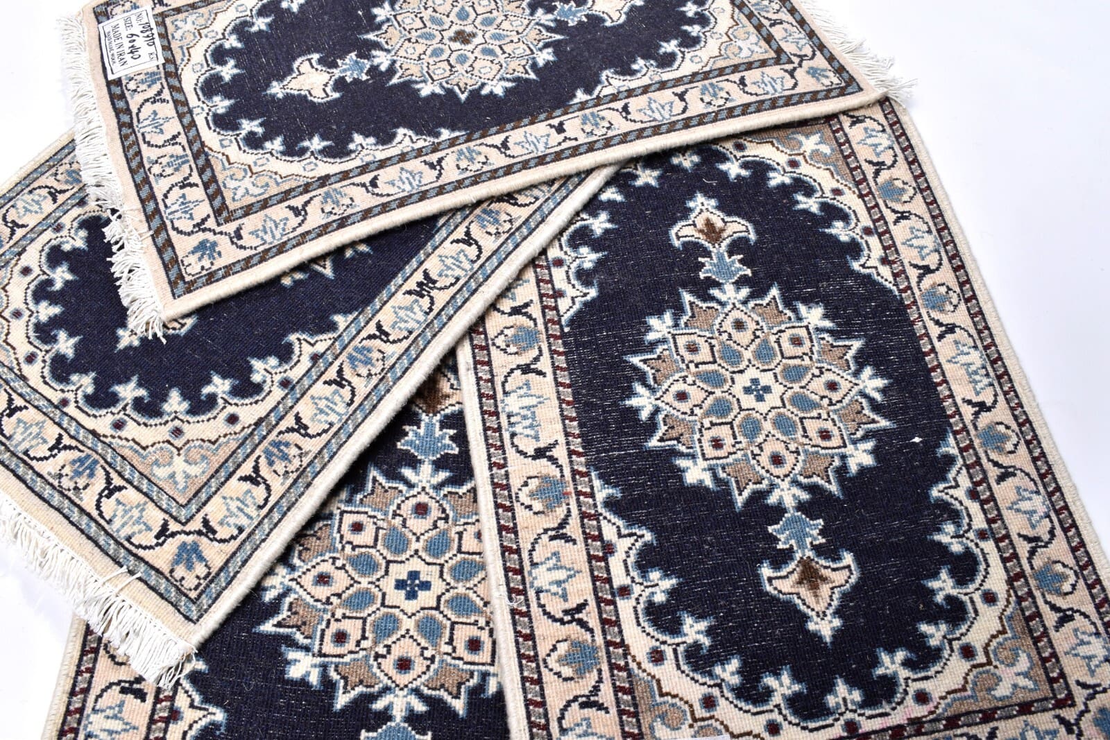 Nain Persian Rug 60 × 40 cm, Wool, hand-knotted