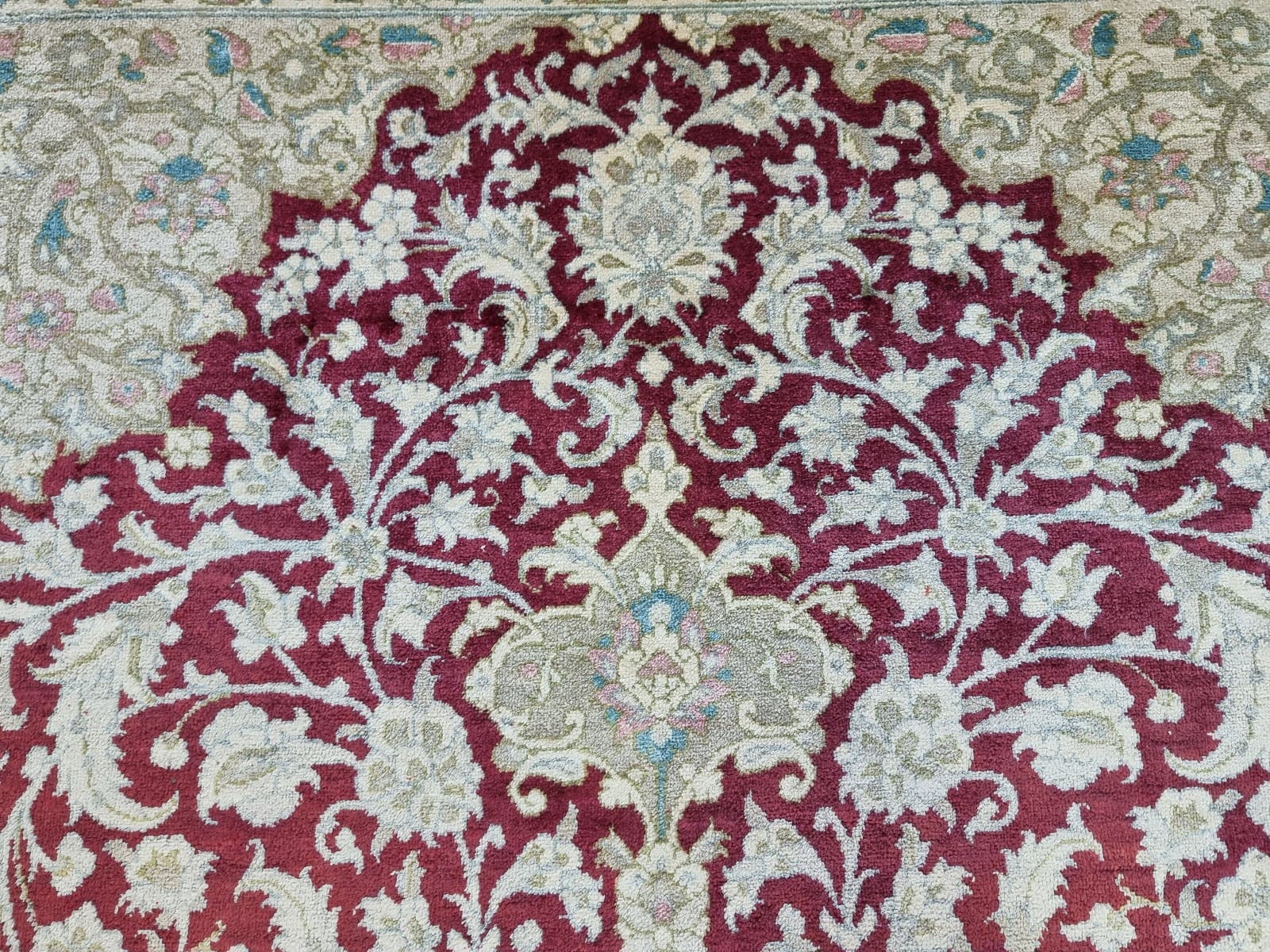 Qom Persian Rug — hand-knotted, 152 × 97 cm, Silk