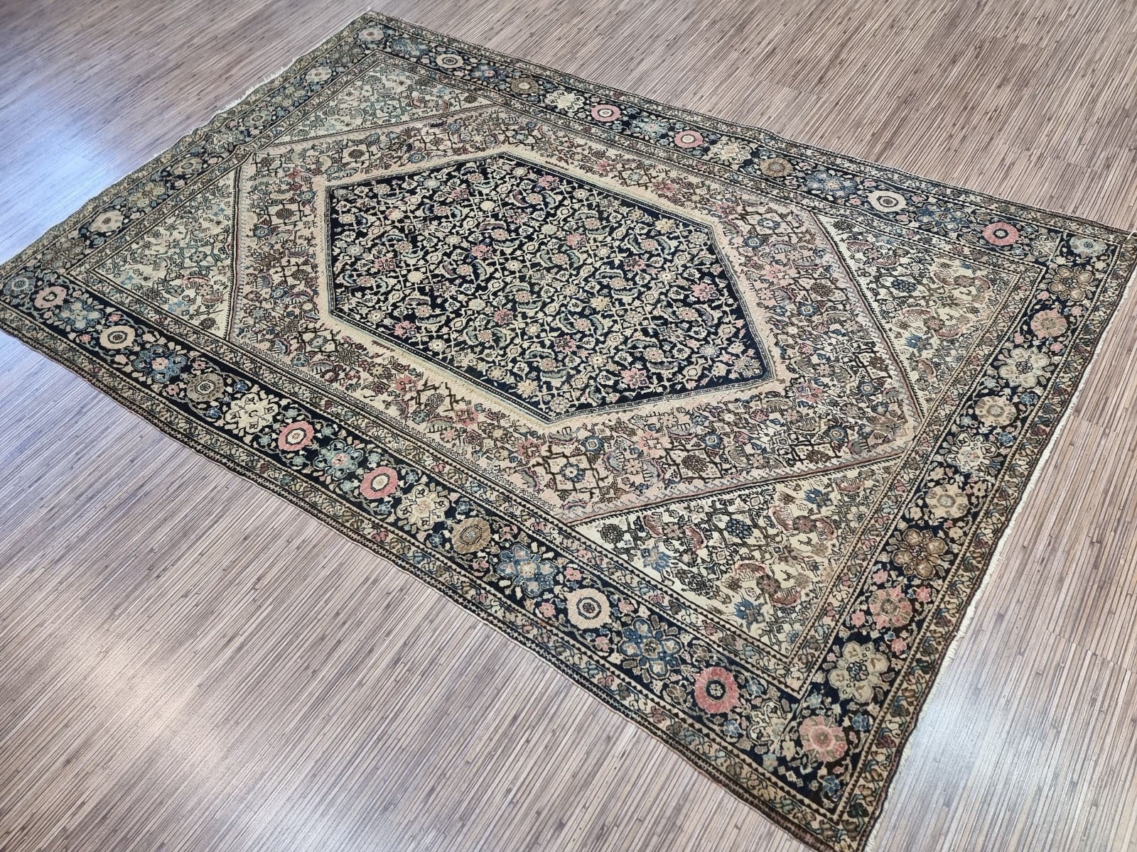 Oriental Persian Rug — hand-knotted, 195 × 124 cm, Wool
