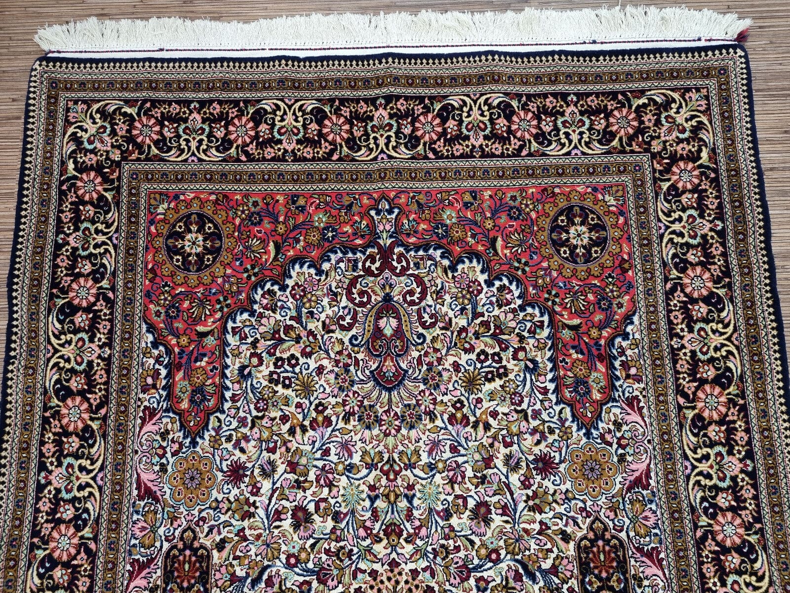 wunderschoner-original-alter-persischer-ghom-231x139-cm-handgeknupft-5 Qom Persian Rug 229 × 138 cm, Wool & Silk, hand-knotted