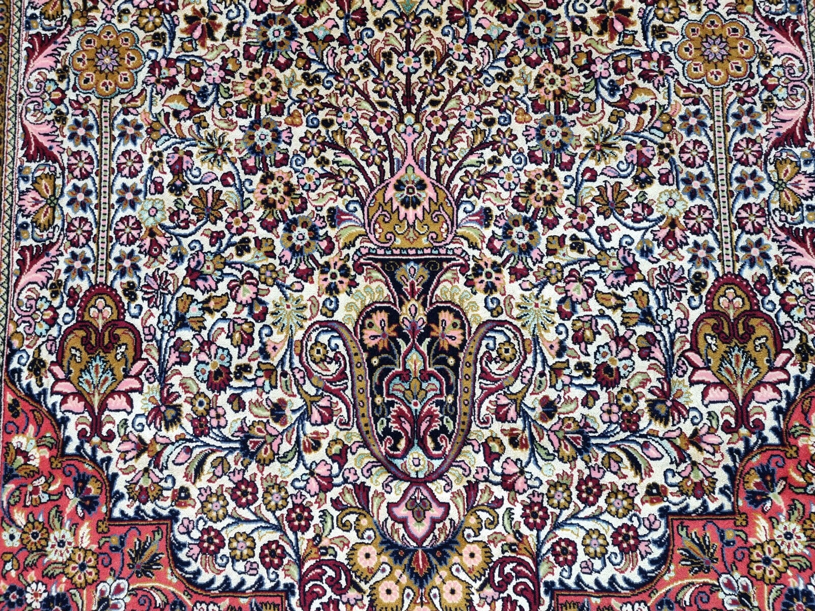 wunderschoner-original-alter-persischer-ghom-231x139-cm-handgeknupft-6 Qom Persian Rug 229 × 138 cm, Wool & Silk, hand-knotted