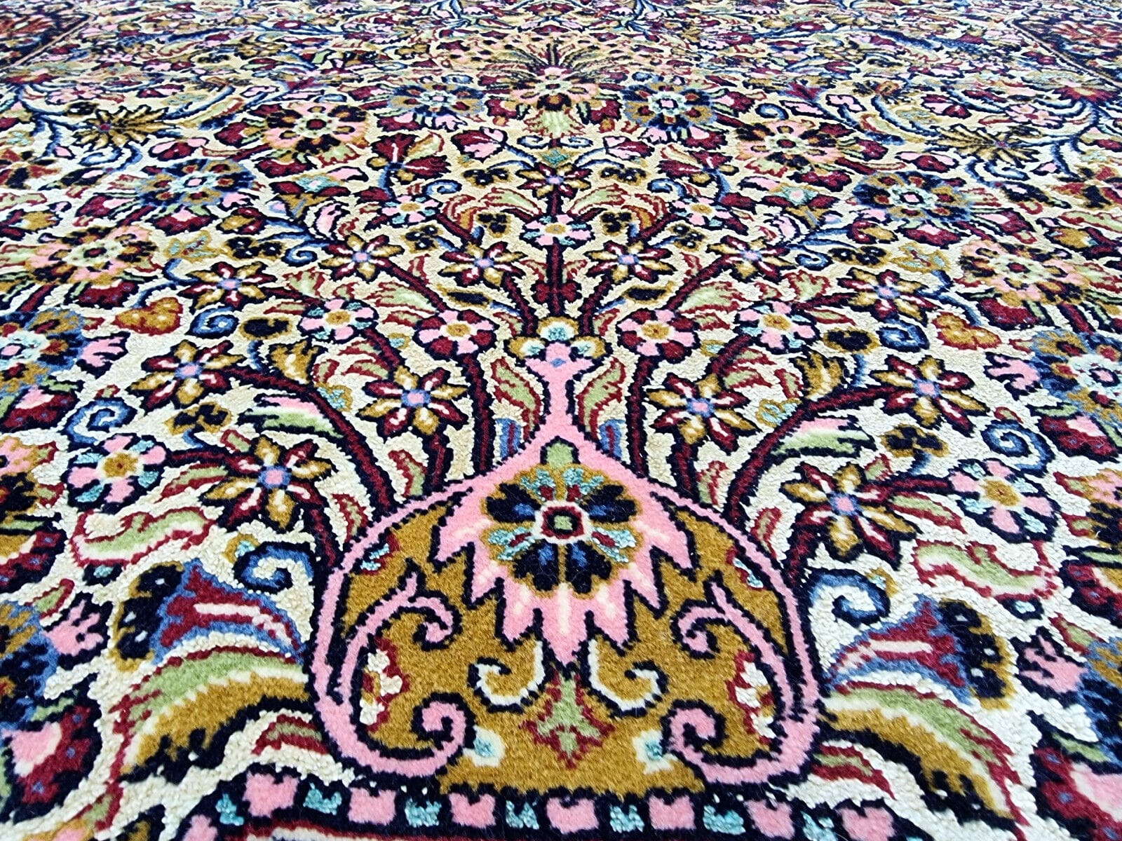 wunderschoner-original-alter-persischer-ghom-231x139-cm-handgeknupft-9 Qom Persian Rug 229 × 138 cm, Wool & Silk, hand-knotted