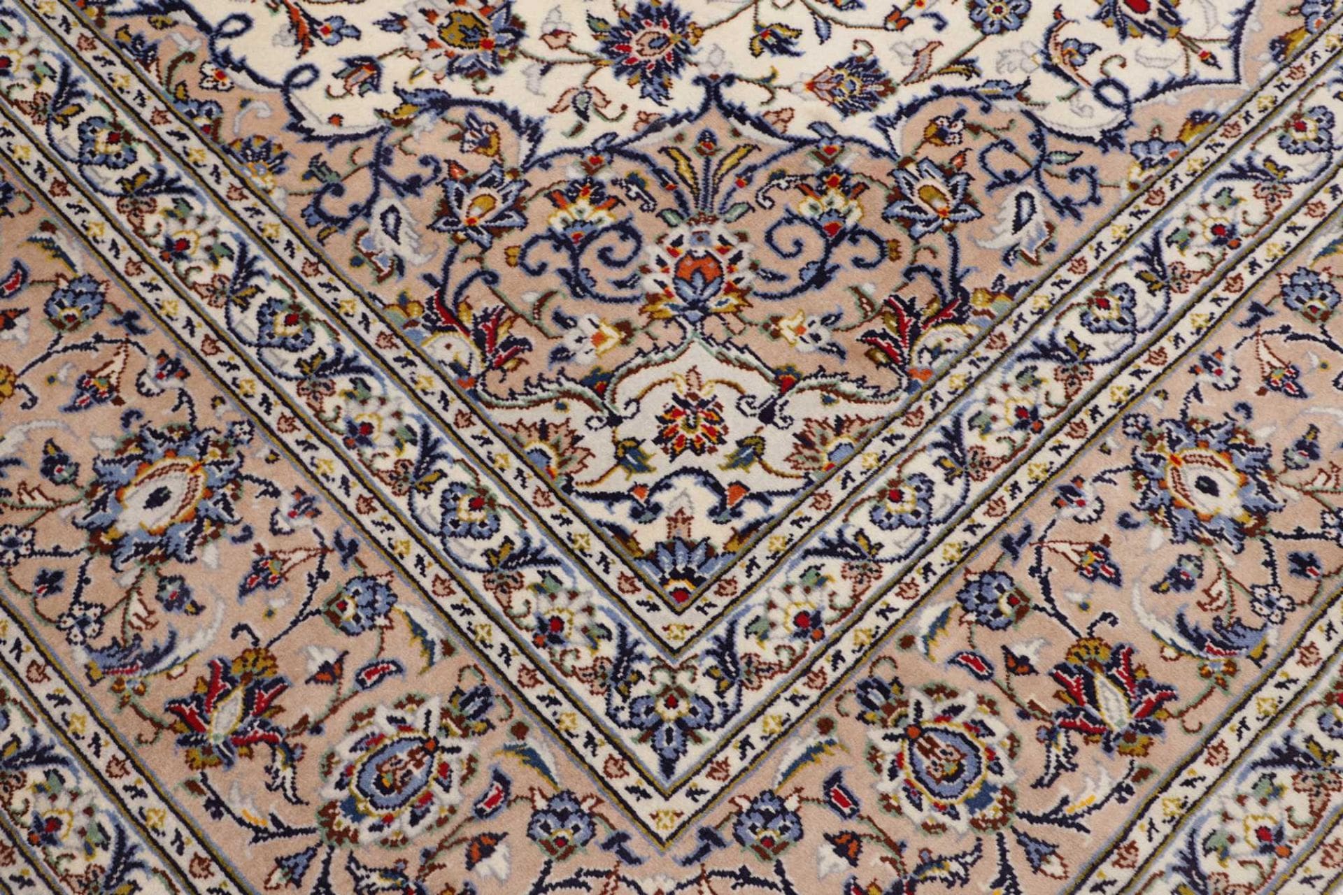 Kashan Persian Rug 246 × 363 cm, Wool, hand-knotted