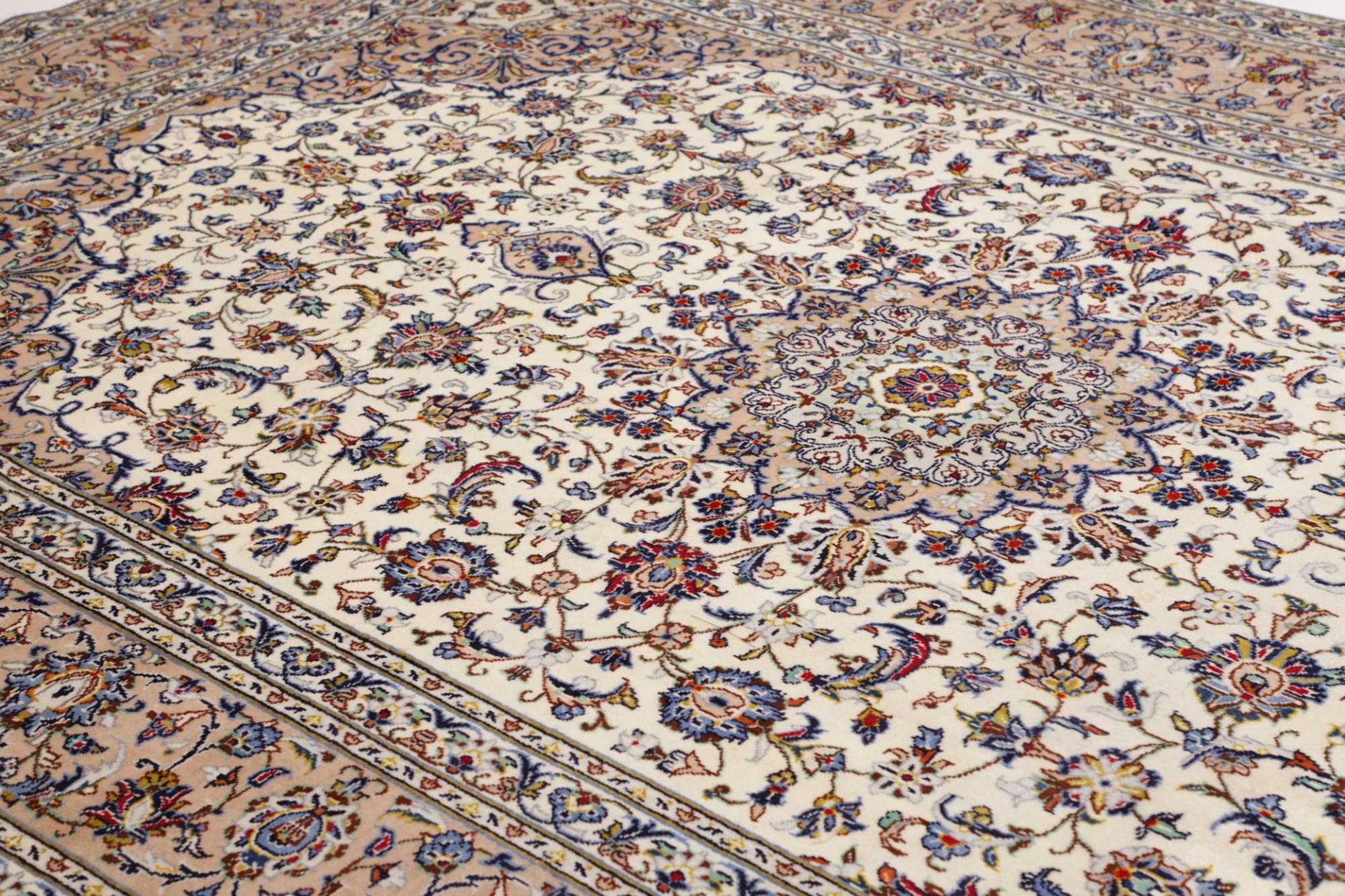 Kashan Persian Rug 246 × 363 cm, Wool, hand-knotted