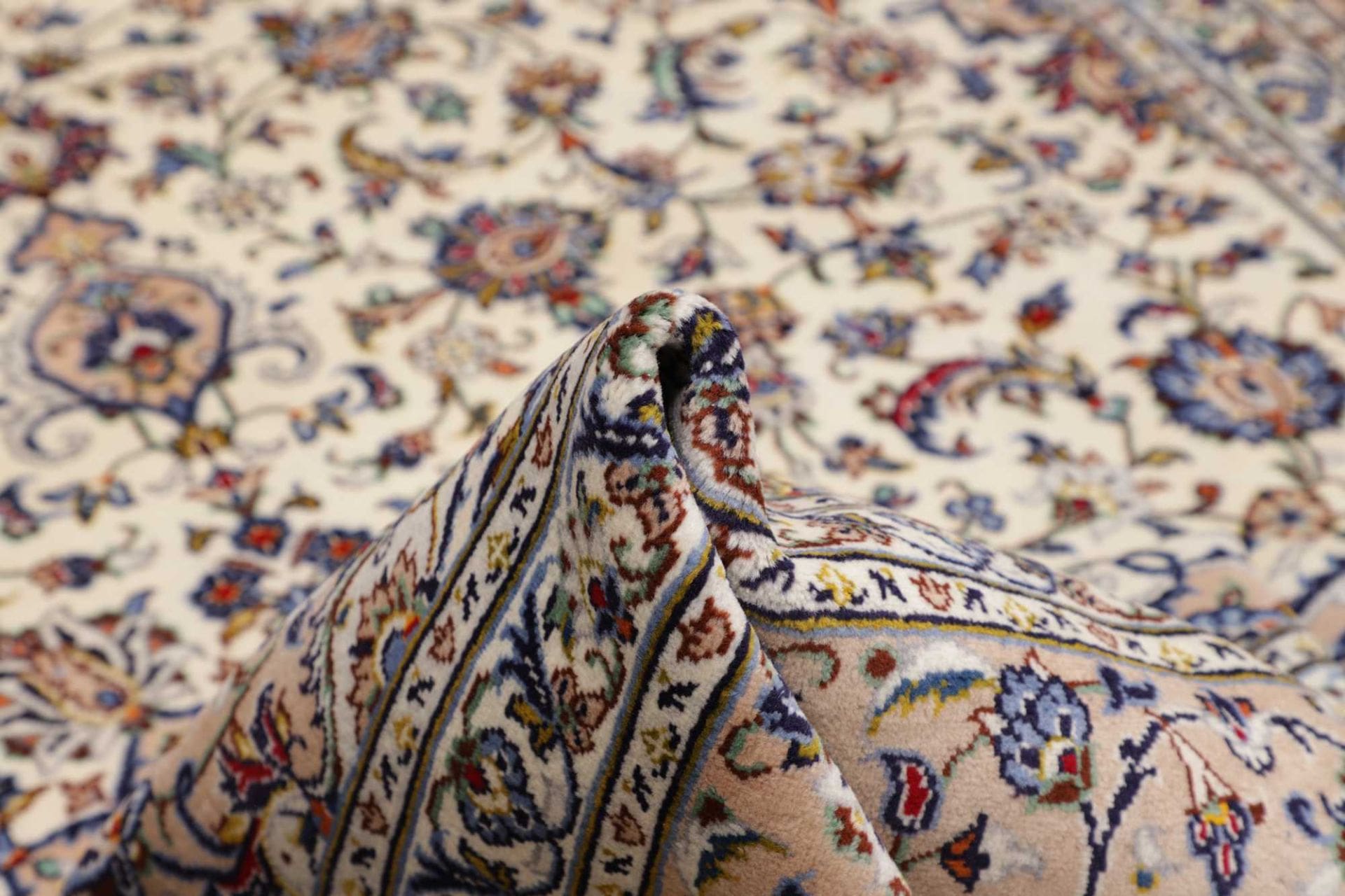 Kashan Persian Rug 246 × 363 cm, Wool, hand-knotted