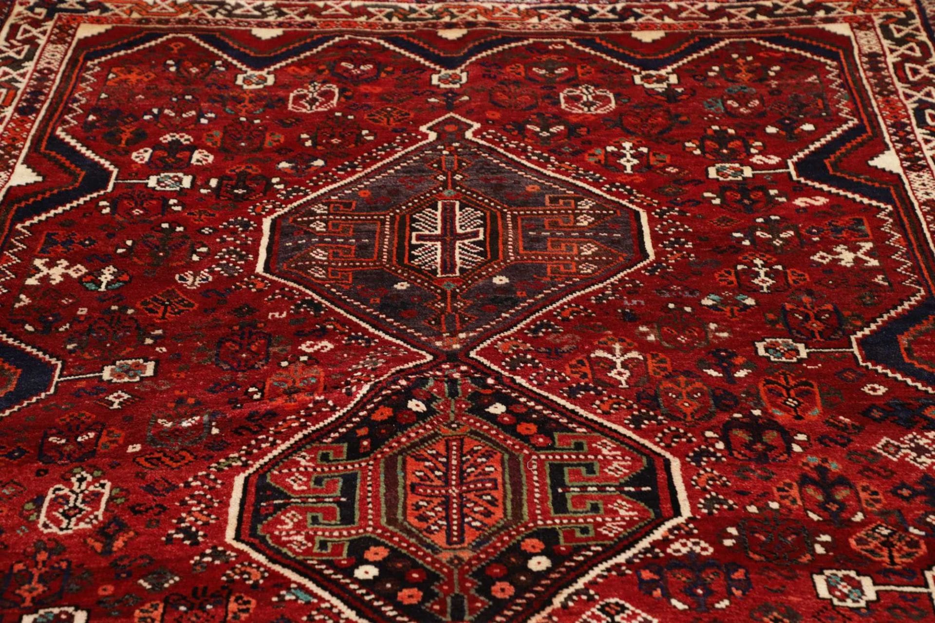 shiraz-orientteppich-173-x-245-cm-handgeknupft-aus-wolle-7 Hand-Knotted Wool Shiraz Persian Rug, 173 × 245 cm