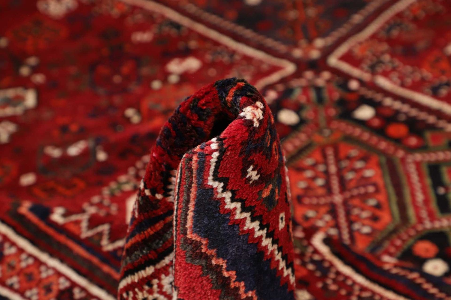 shiraz-orientteppich-173-x-245-cm-handgeknupft-aus-wolle-8 Hand-Knotted Wool Shiraz Persian Rug, 173 × 245 cm