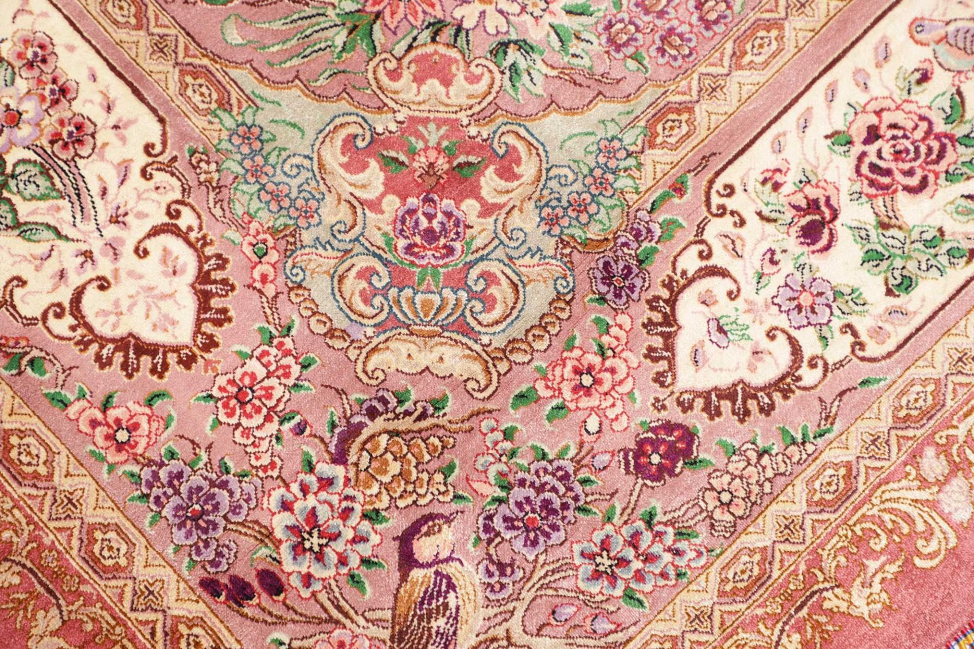 ghom-teppich-135-x-201-cm-feine-seide-handgeknupft-perserteppich-5 Hand-Knotted Silk Qom Persian Rug, 135 × 201 cm