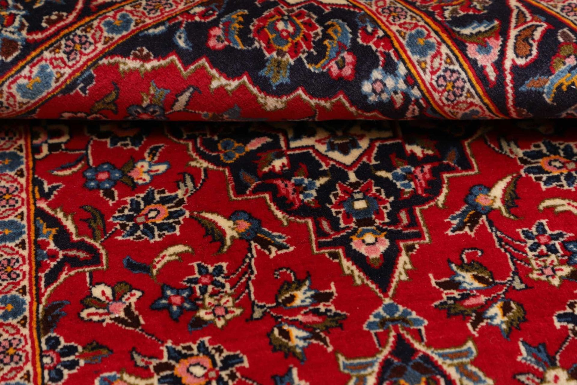 Kashan Persian Rug 97 × 155 cm, Wool, hand-knotted