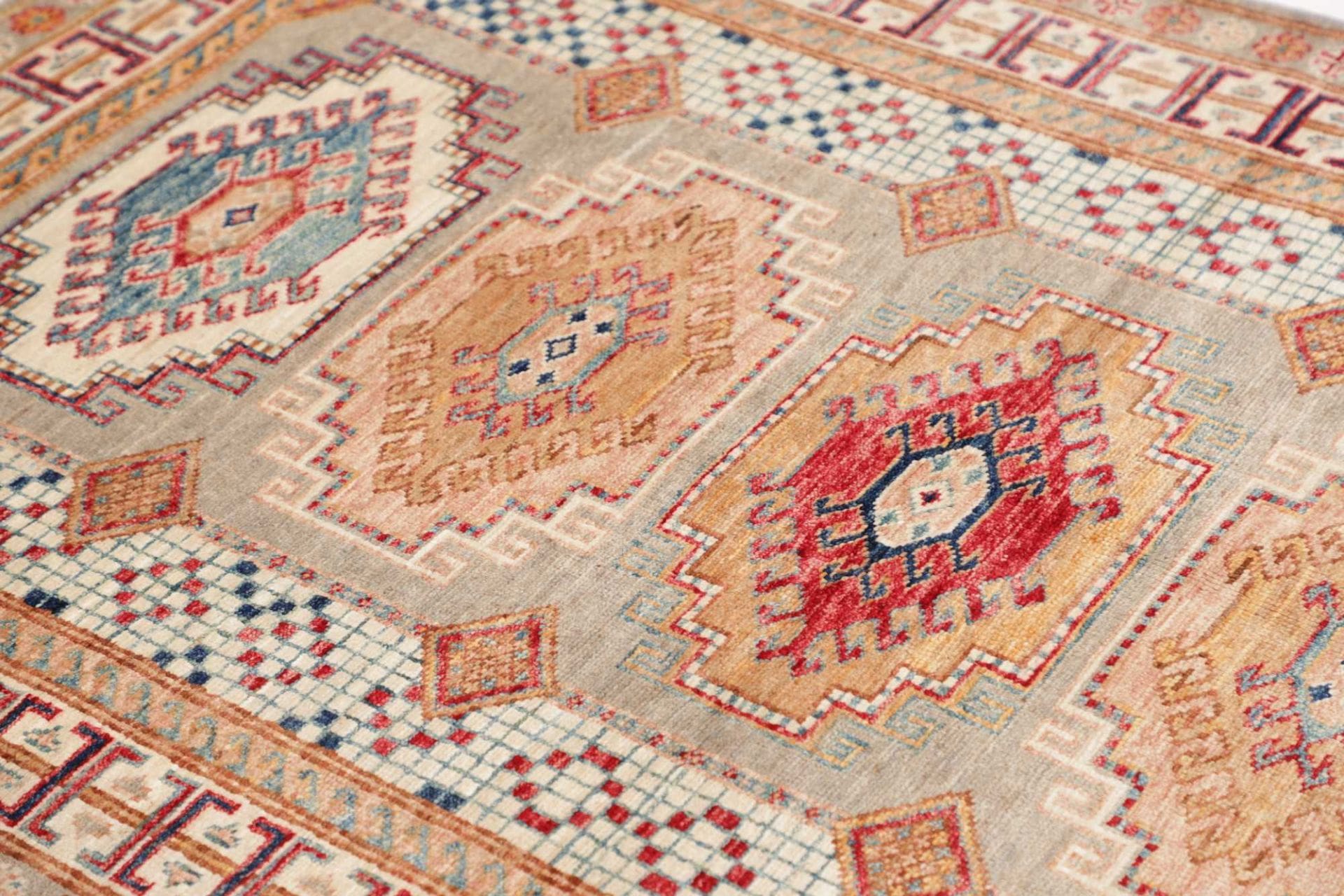 kazak-teppich-106-x-152-cm-geometrisches-muster-handgeknupft-6 Kazak Pakistani Rug 106 × 152 cm, Wool, hand-knotted