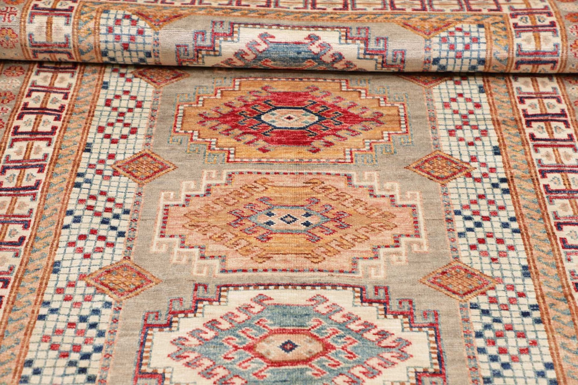 kazak-teppich-106-x-152-cm-geometrisches-muster-handgeknupft-9 Kazak Pakistani Rug 106 × 152 cm, Wool, hand-knotted