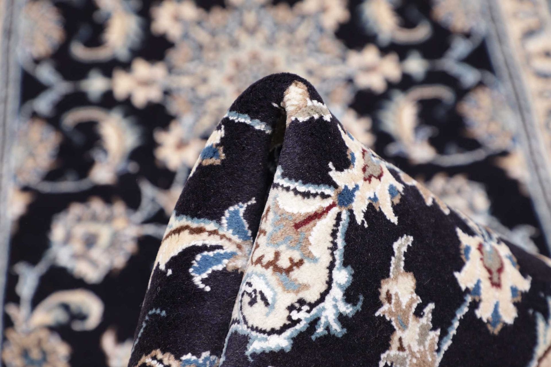 Nain Persian Rug — hand-knotted, 83 × 291 cm, Wool