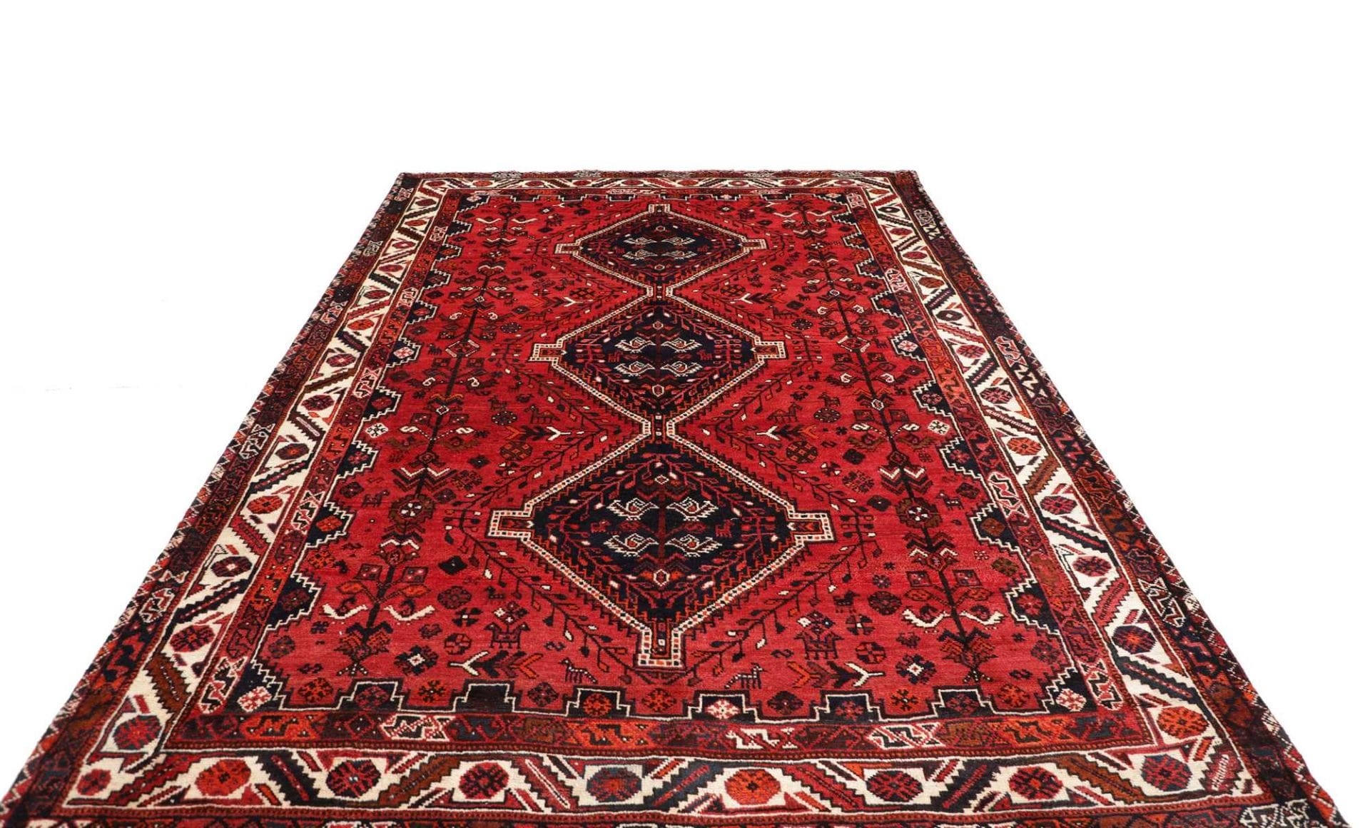 Hand-Knotted Wool Shiraz Persian Rug, 228 × 318 cm