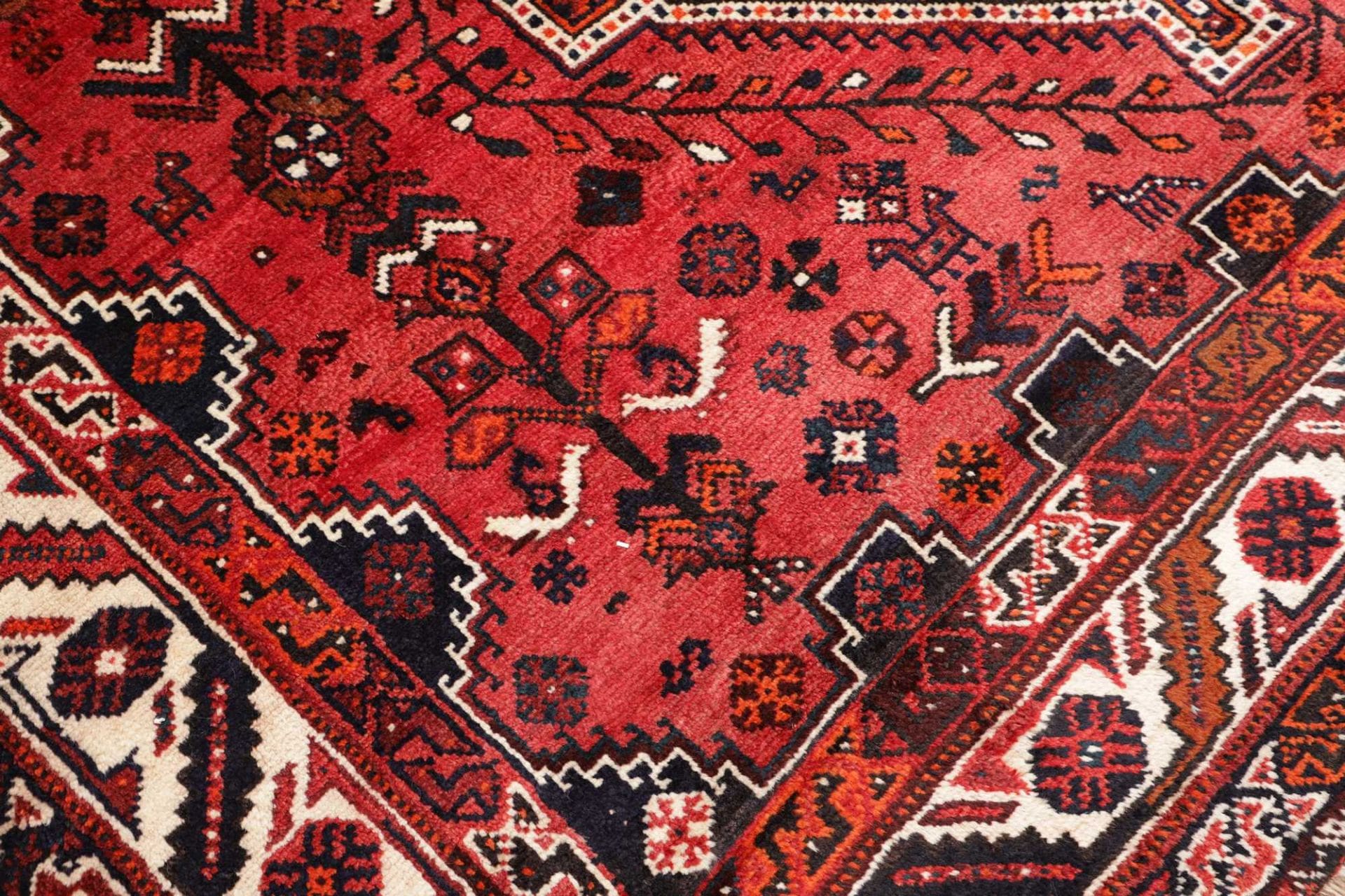 Hand-Knotted Wool Shiraz Persian Rug, 228 × 318 cm