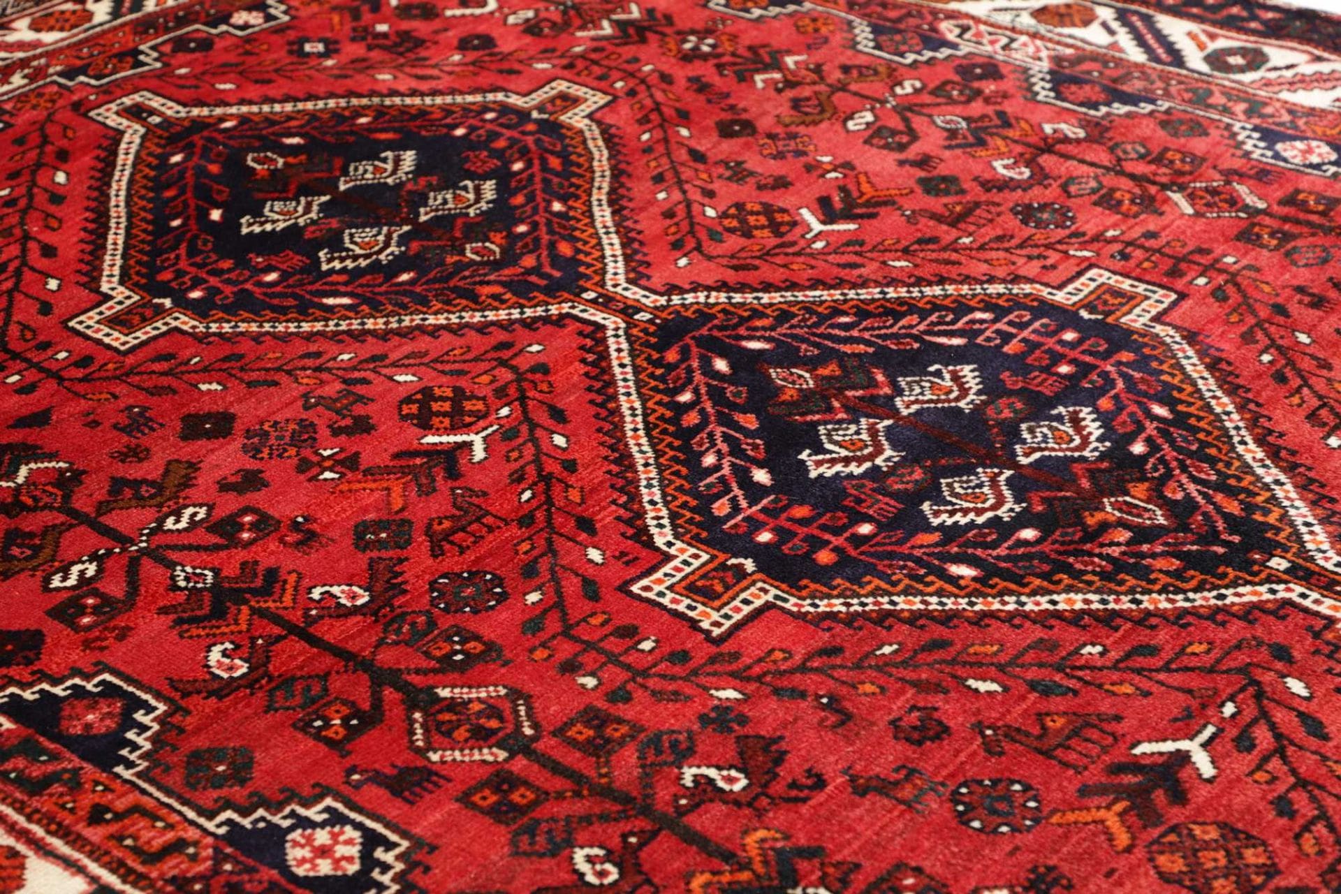 Hand-Knotted Wool Shiraz Persian Rug, 228 × 318 cm