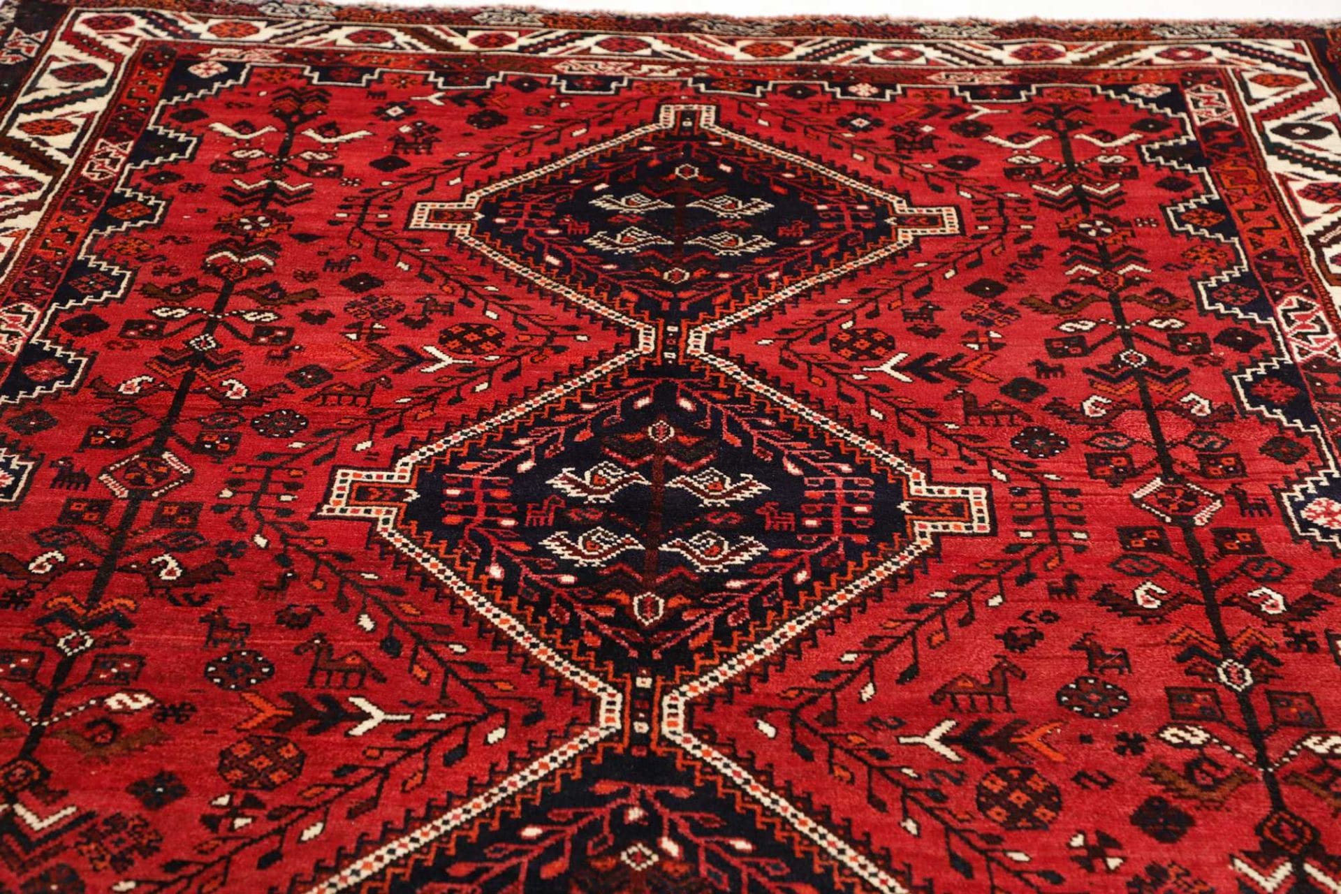 Hand-Knotted Wool Shiraz Persian Rug, 228 × 318 cm