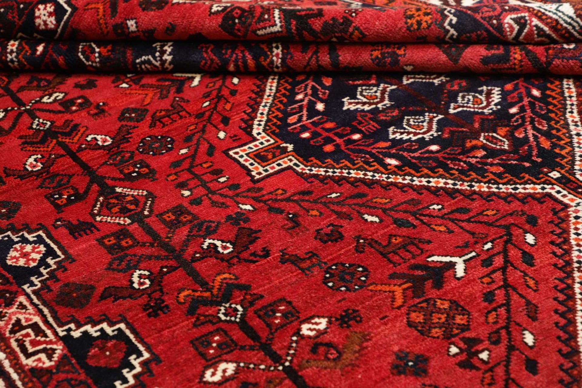 Hand-Knotted Wool Shiraz Persian Rug, 228 × 318 cm