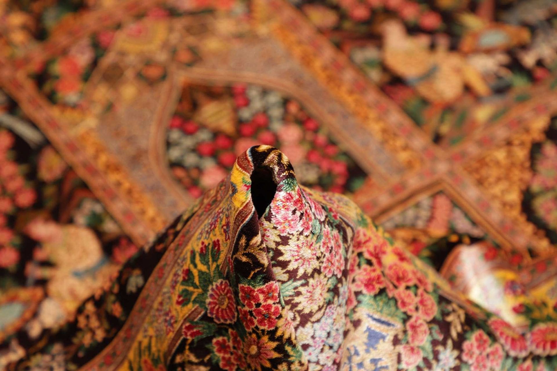 Qom Persian Rug 200 × 207 cm, Silk, hand-knotted