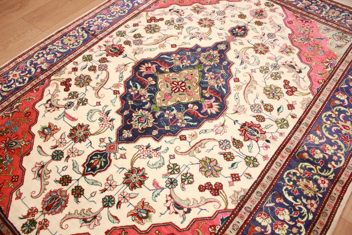 Perser Teppich Qom Silk Rug 192×136 cm Beige, hand-knotted