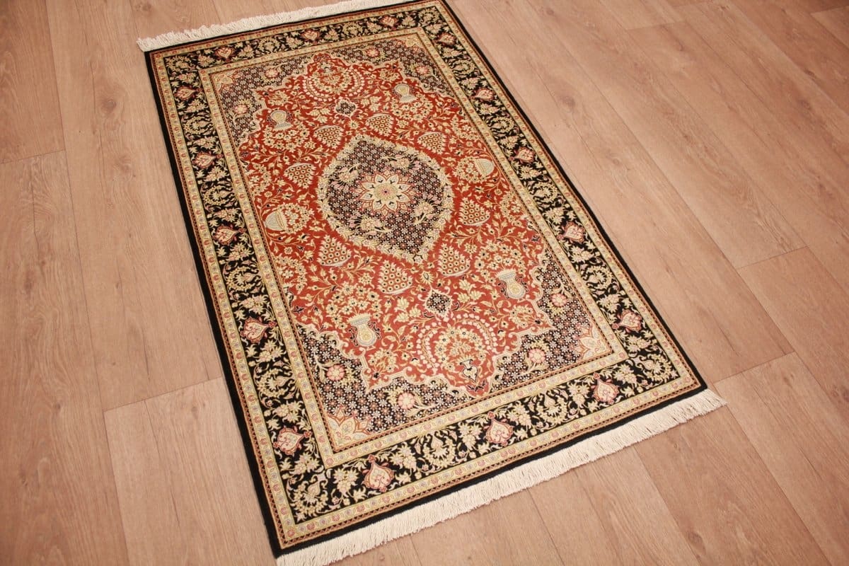 orientteppich-ghom-125x79-cm-rot-seide-feingliedrig-handgeknupft-1 Qom Persian Rug — handmade, Silk