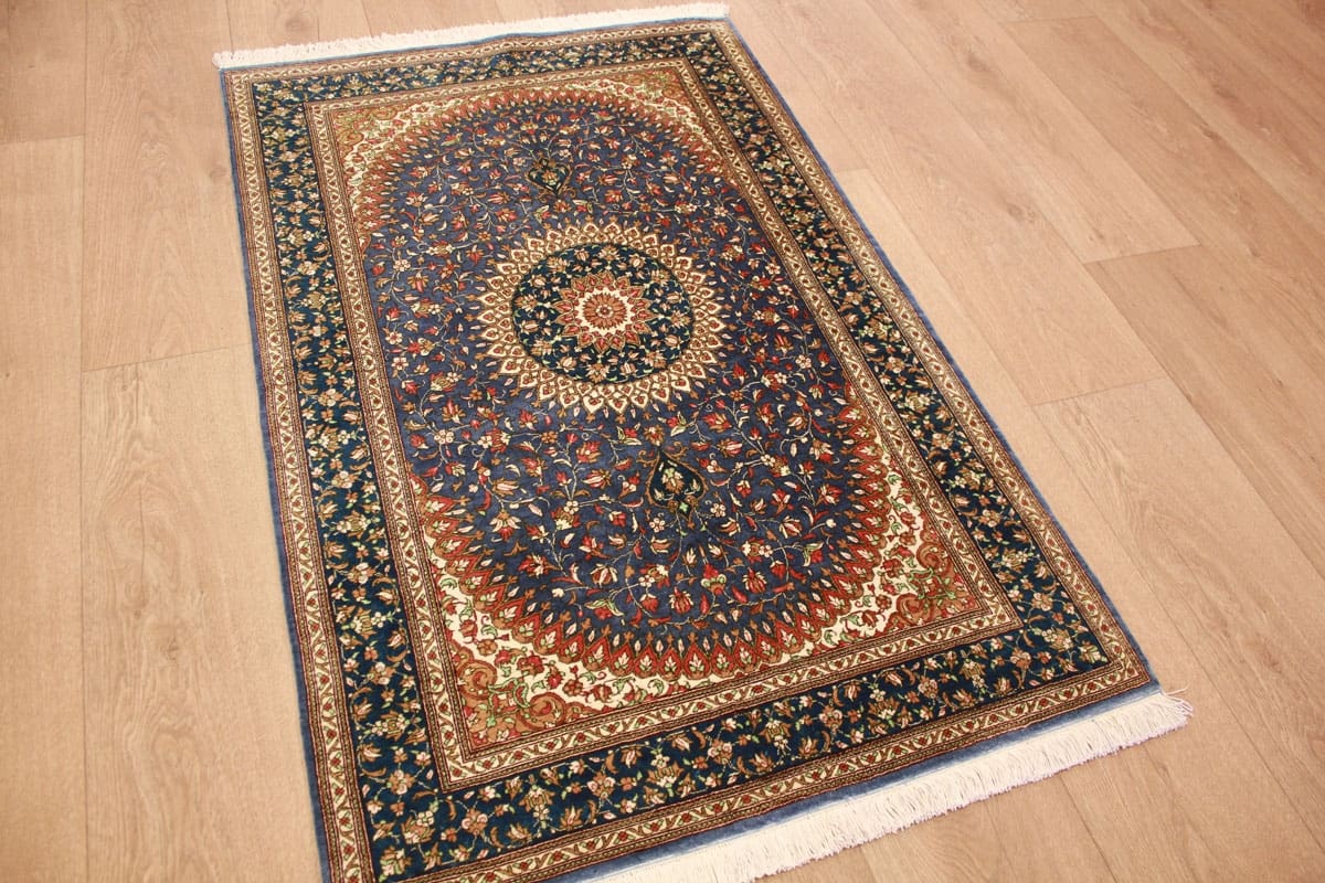 perser-teppich-ghom-122x77-cm-blau-seidenteppich-handgeknupft-1 Qom Persian Rug