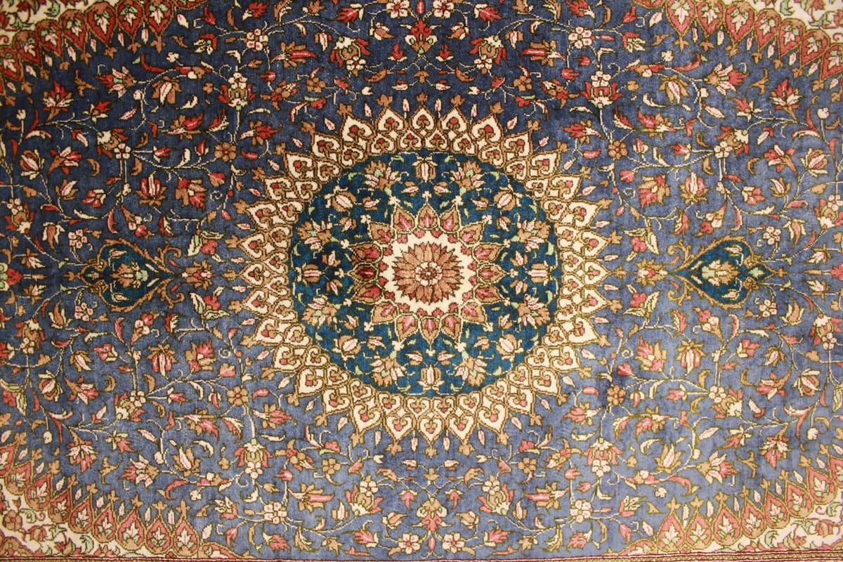 perser-teppich-ghom-122x77-cm-blau-seidenteppich-handgeknupft-6 Qom Persian Rug