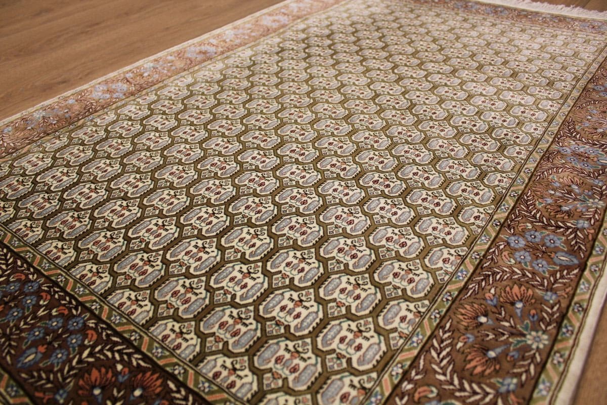 beiger-seidenteppich-ghom-122x81-cm-feingliedrig-handgeknupft-9 Qom Persian Rug — hand-knotted, Silk