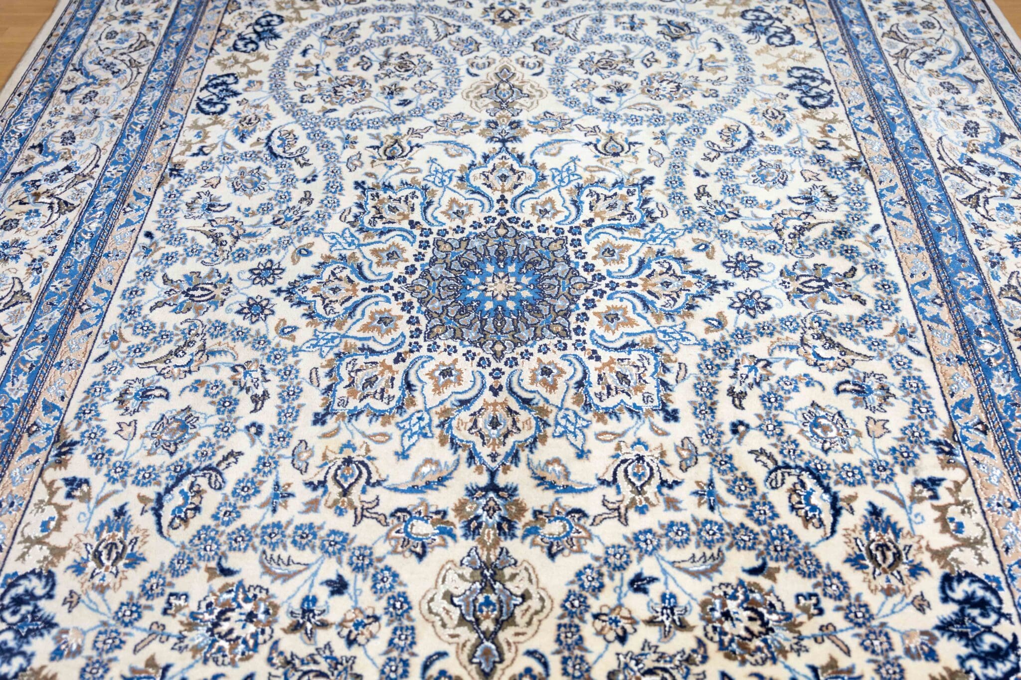 Hand-Knotted Wool Nain Persian Rug, 320 × 205 cm