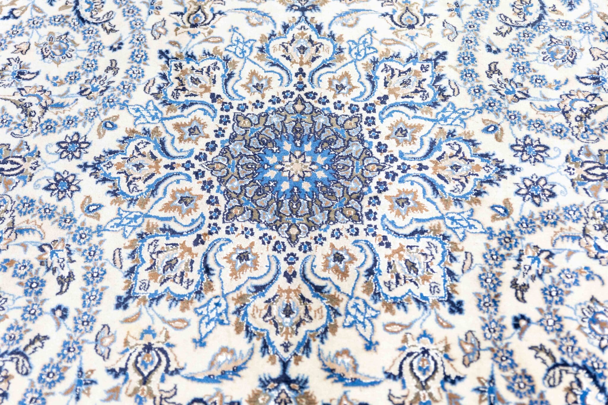 Hand-Knotted Wool Nain Persian Rug, 320 × 205 cm