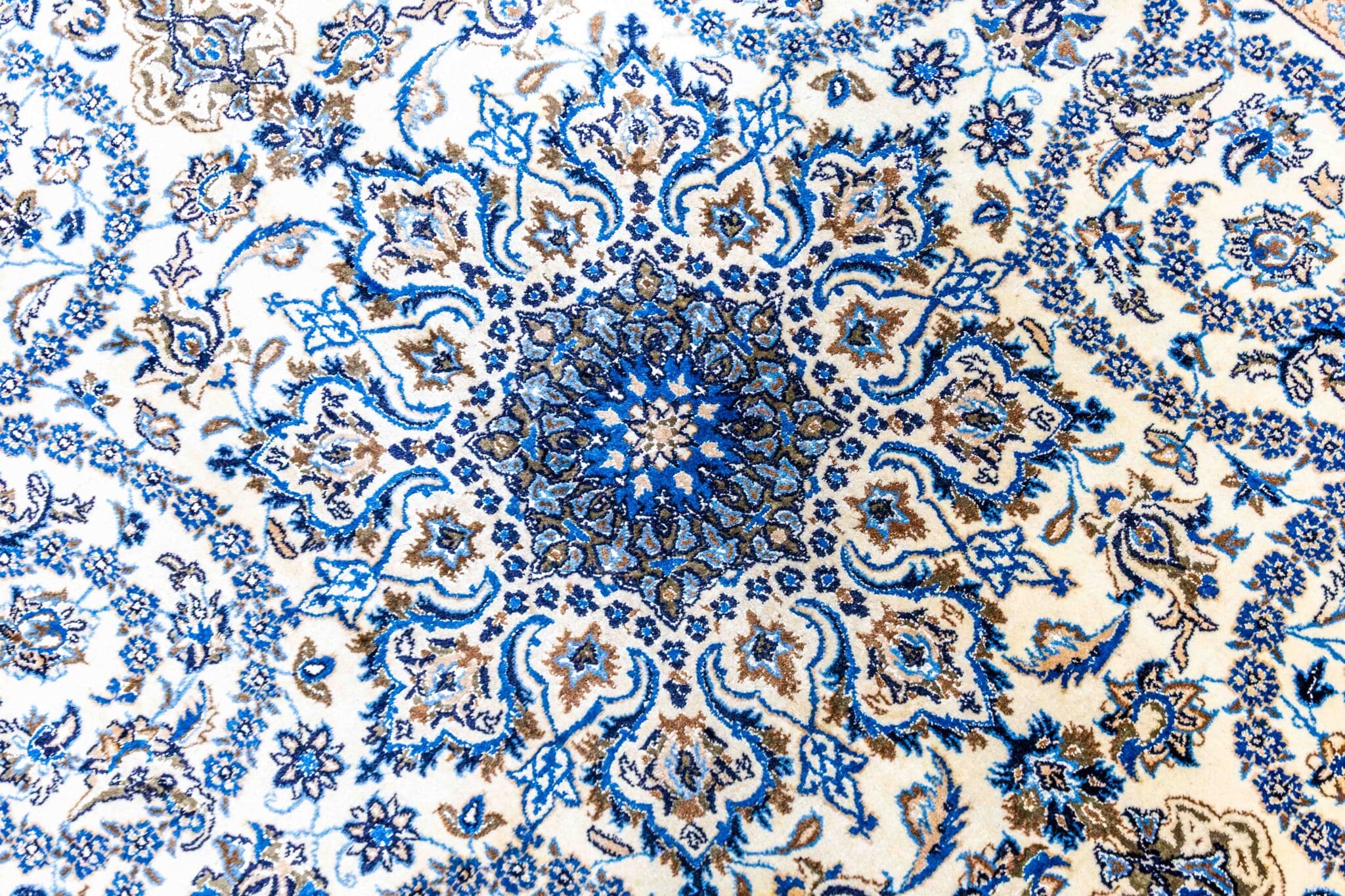 Hand-Knotted Wool Nain Persian Rug, 320 × 205 cm