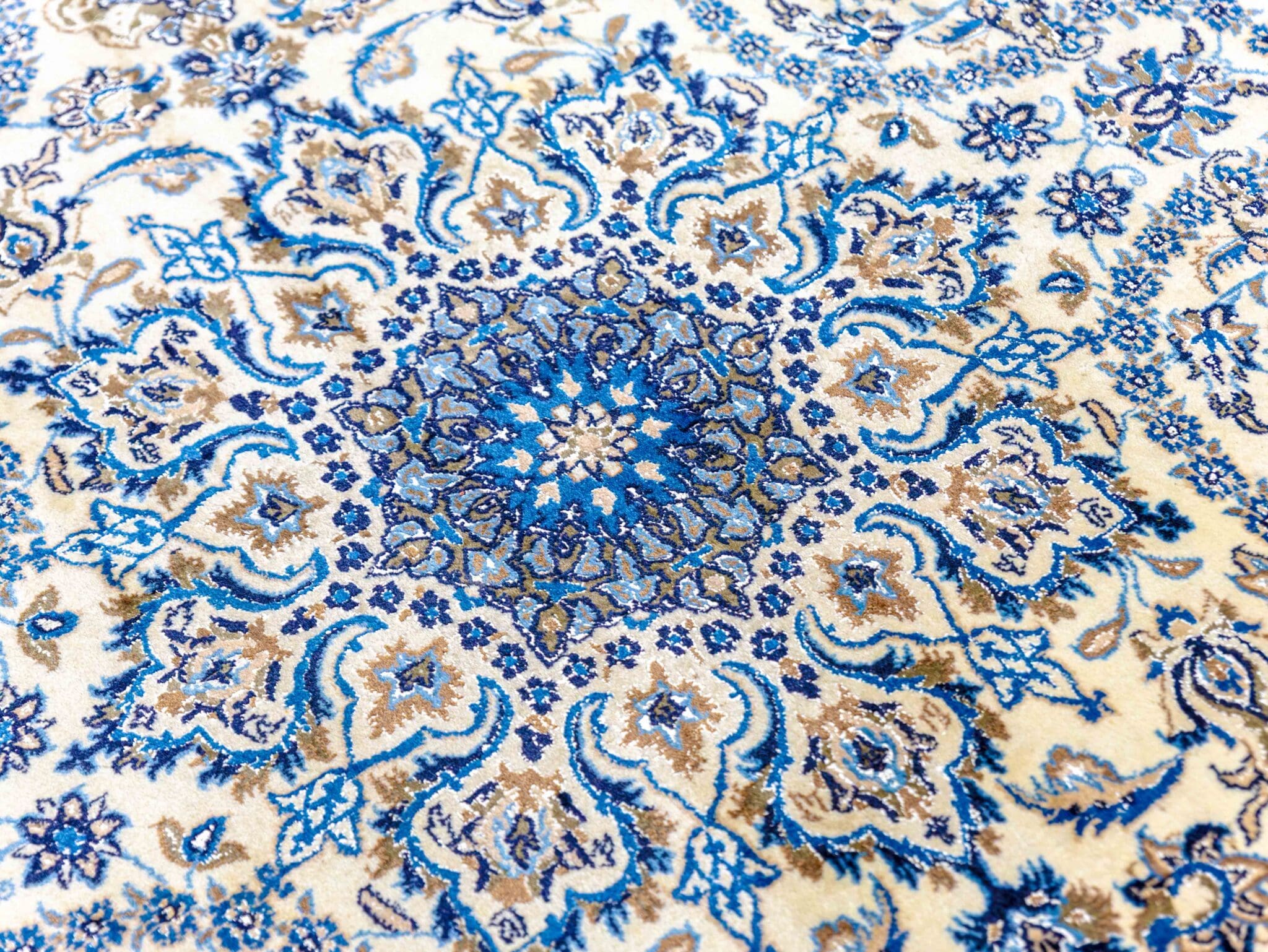 Hand-Knotted Wool Nain Persian Rug, 320 × 205 cm