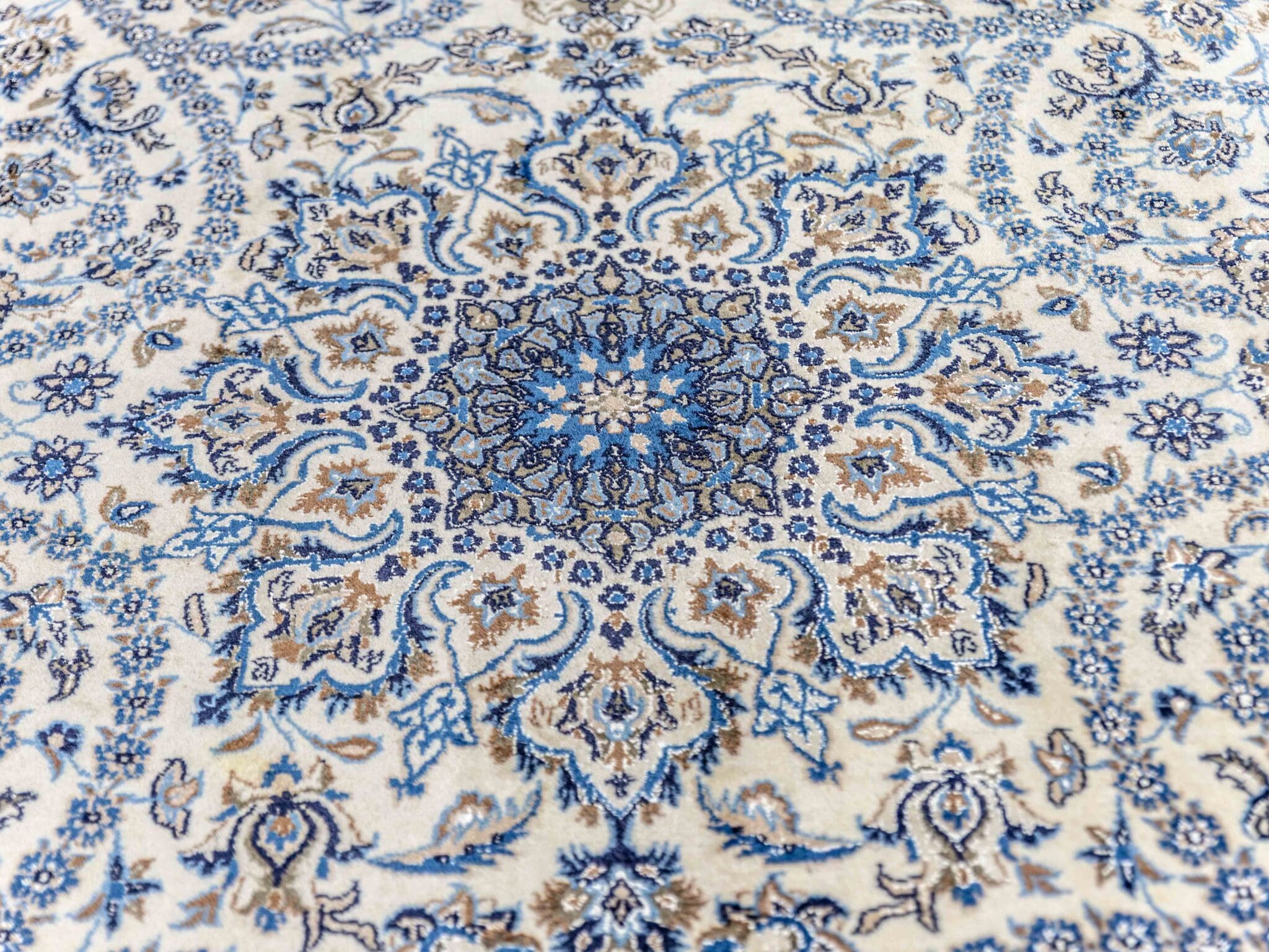 Hand-Knotted Wool Nain Persian Rug, 320 × 205 cm