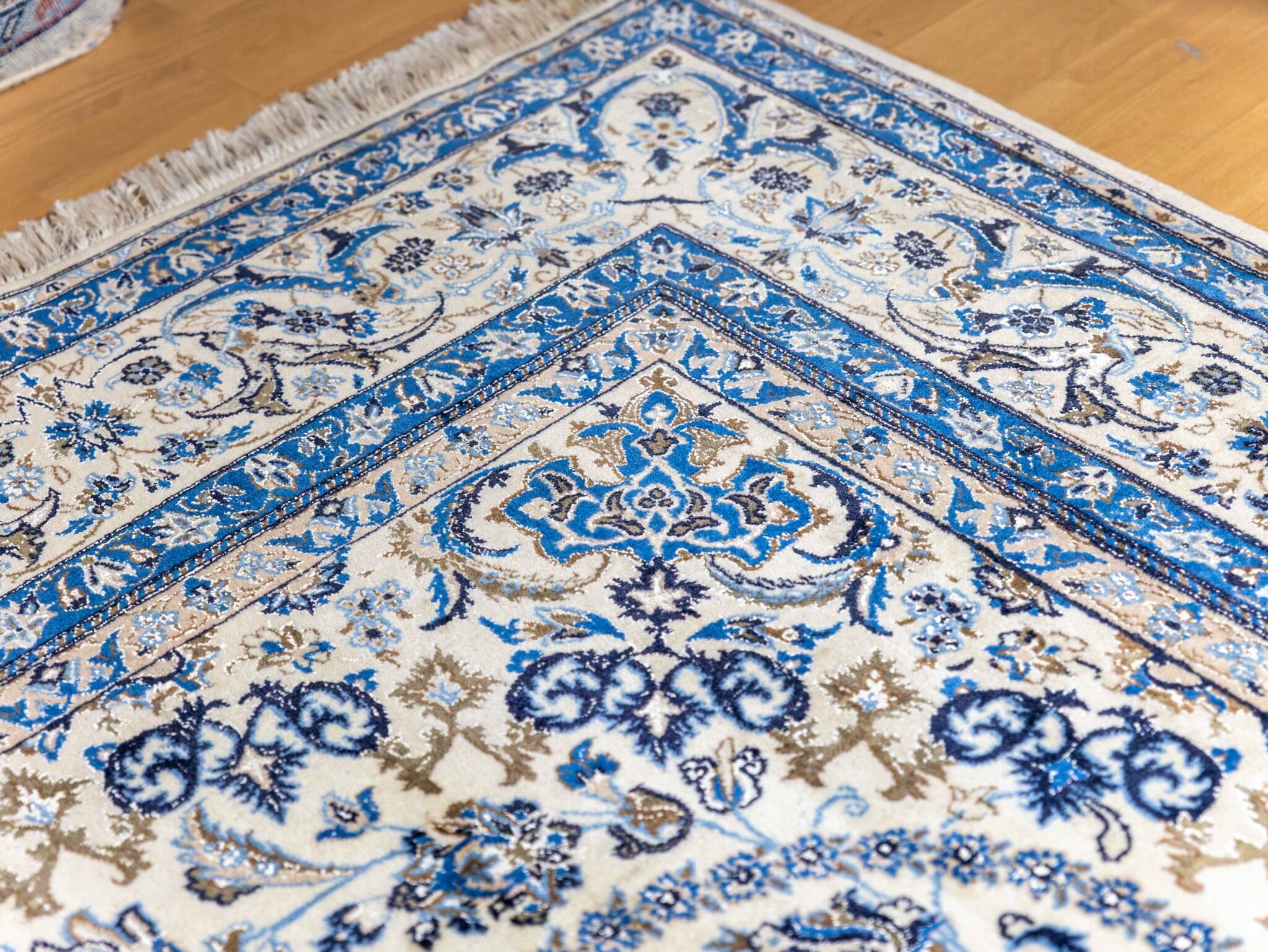 Hand-Knotted Wool Nain Persian Rug, 320 × 205 cm