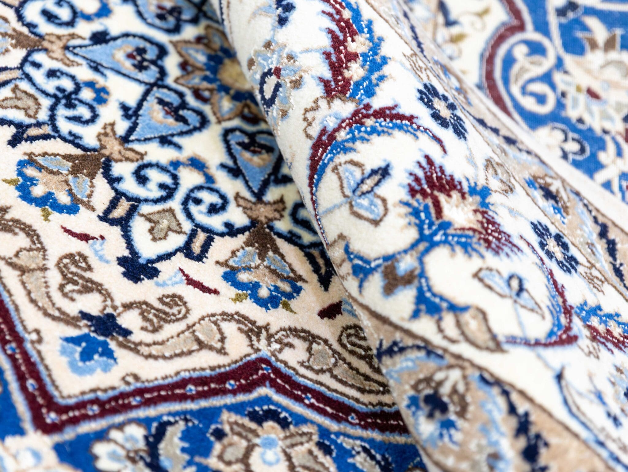 Hand-Knotted Wool Nain Persian Rug, 273 × 164 cm