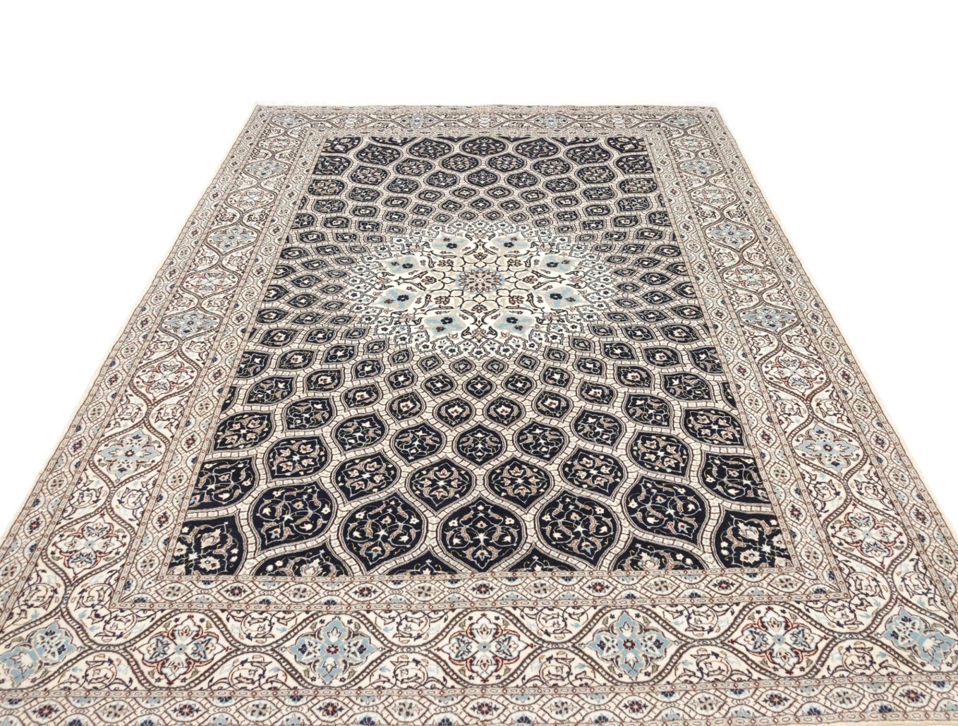 Nain Persian Rug — hand-knotted, 213 × 311 cm, Wool