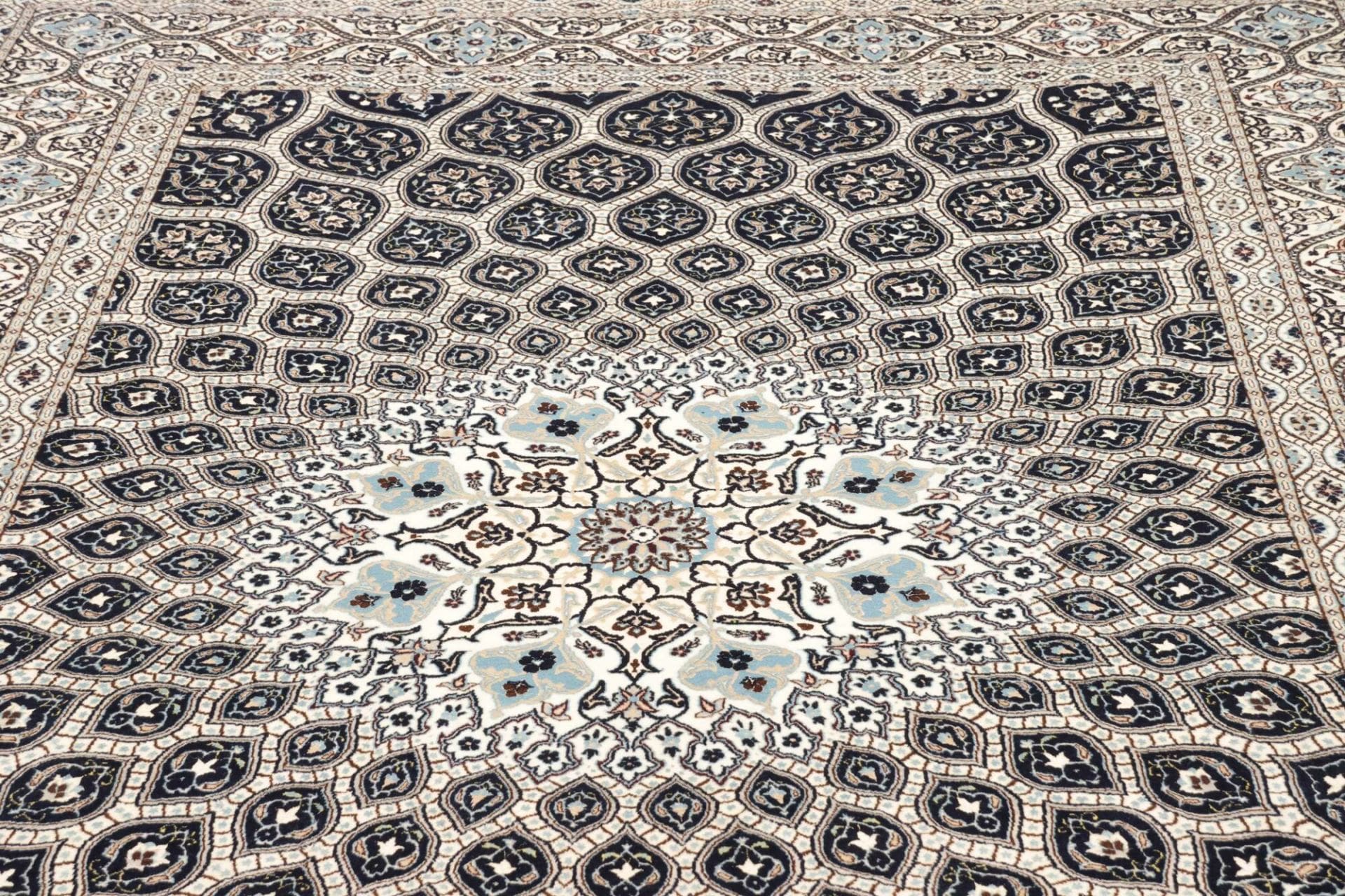 Nain Persian Rug — hand-knotted, 213 × 311 cm, Wool