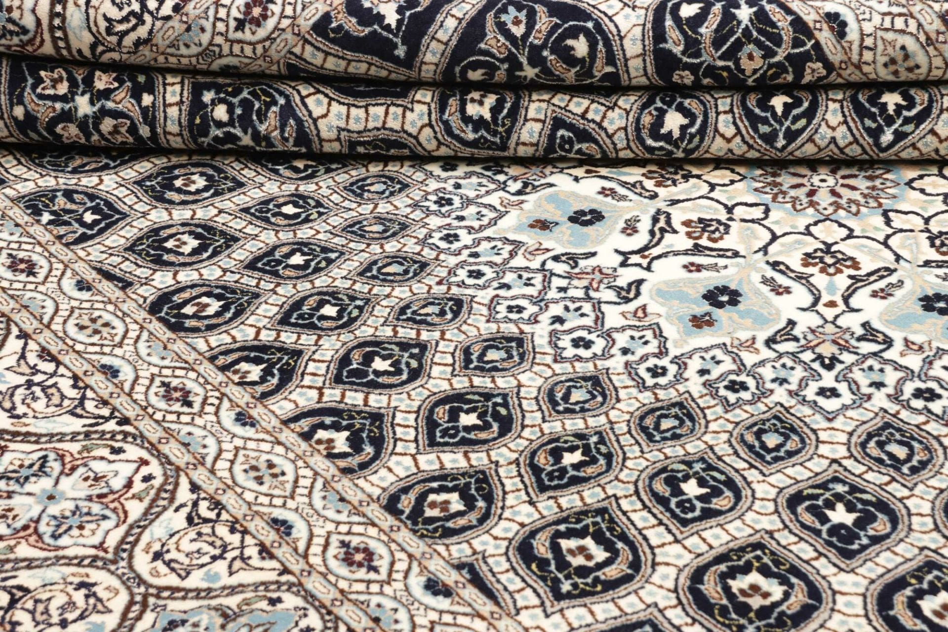 Nain Persian Rug — hand-knotted, 213 × 311 cm, Wool
