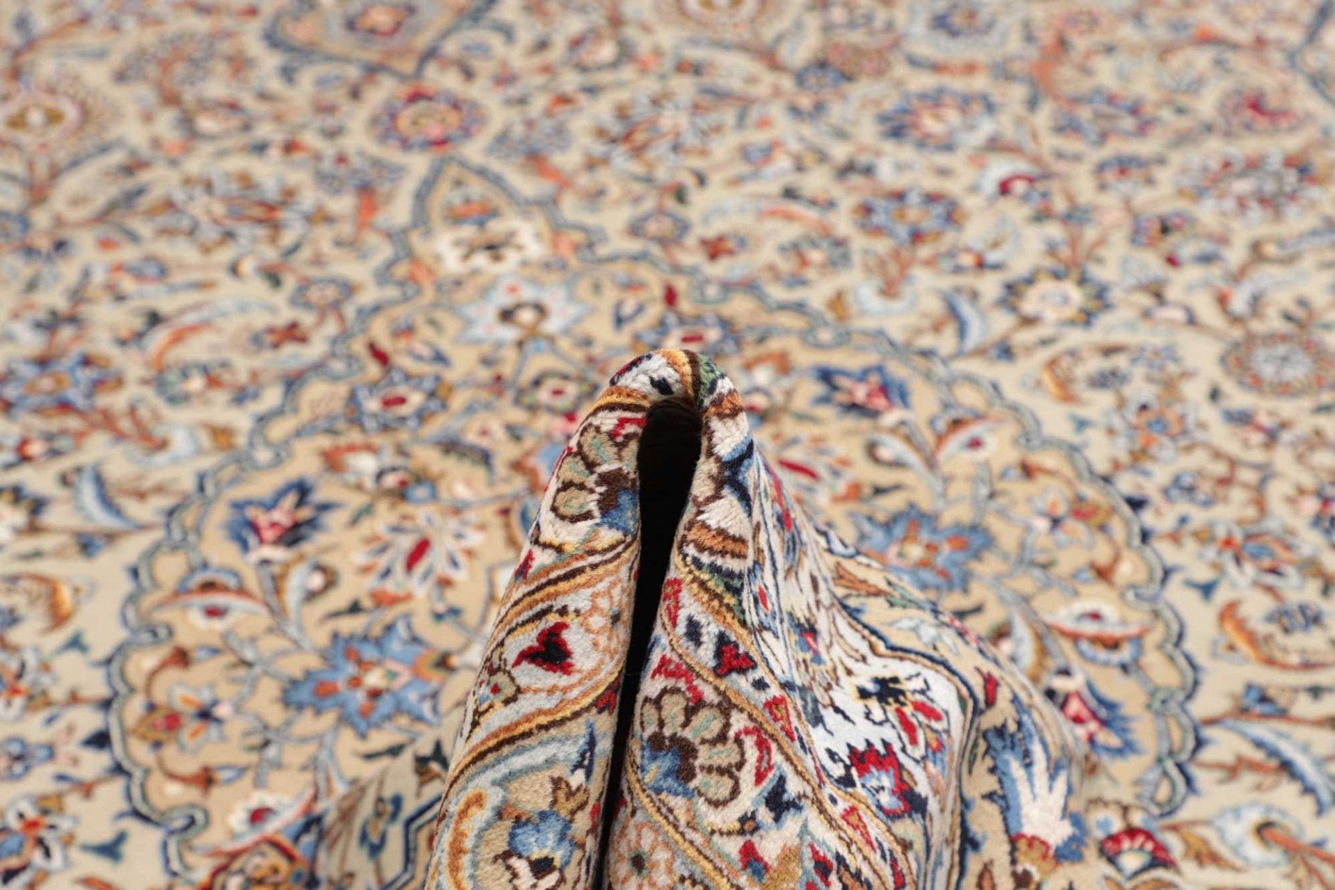 Kashan Persian Rug — hand-knotted, 276 × 399 cm, Wool
