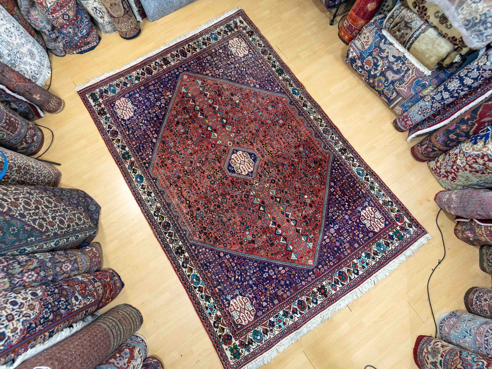 Shiraz Persian Rug — hand-knotted, 280 × 193 cm, Wool