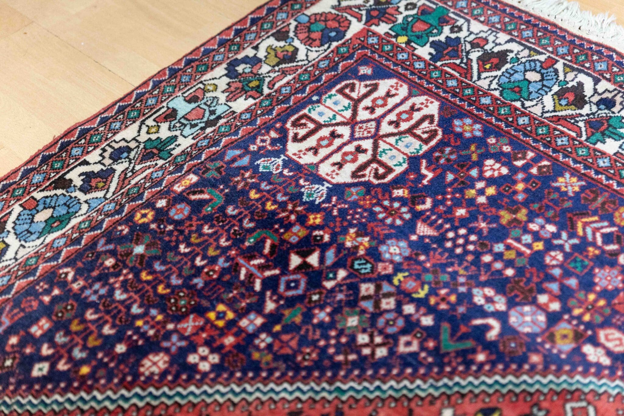 Shiraz Persian Rug — hand-knotted, 280 × 193 cm, Wool