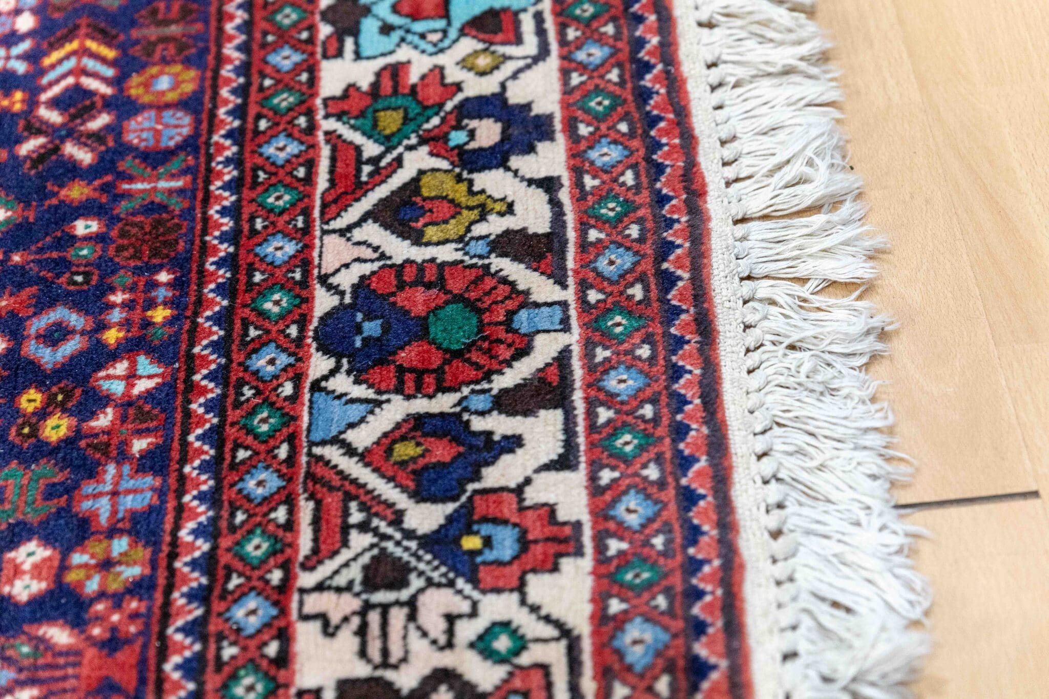 Shiraz Persian Rug — hand-knotted, 280 × 193 cm, Wool