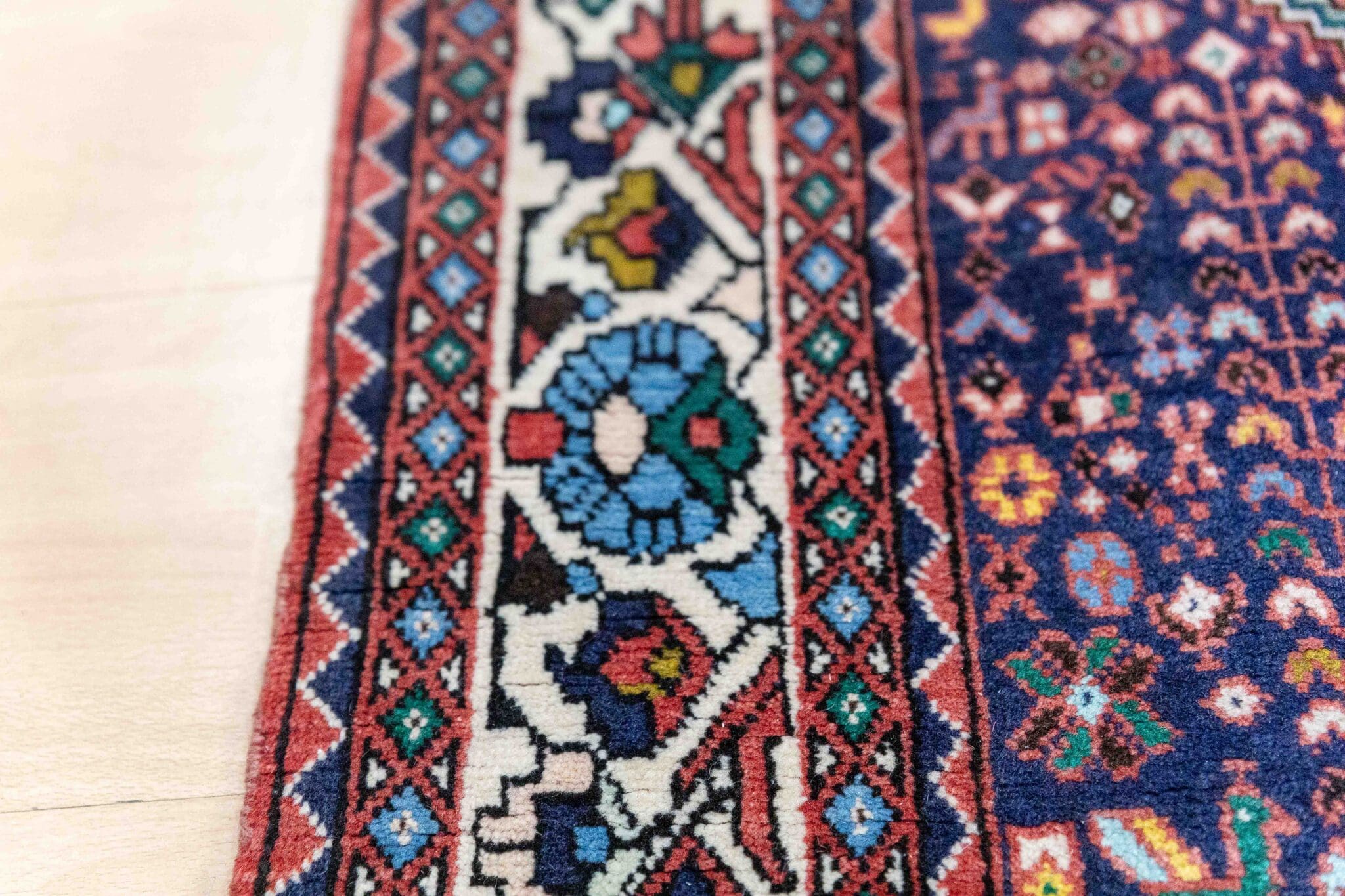 Shiraz Persian Rug — hand-knotted, 280 × 193 cm, Wool