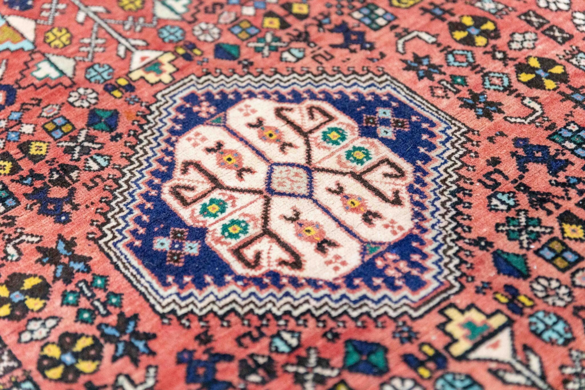 Shiraz Persian Rug — hand-knotted, 280 × 193 cm, Wool