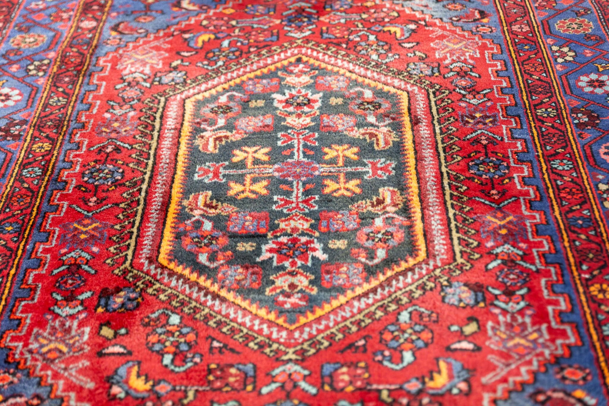 Hamadan Persian Rug 198 × 139 cm, Wool, hand-knotted