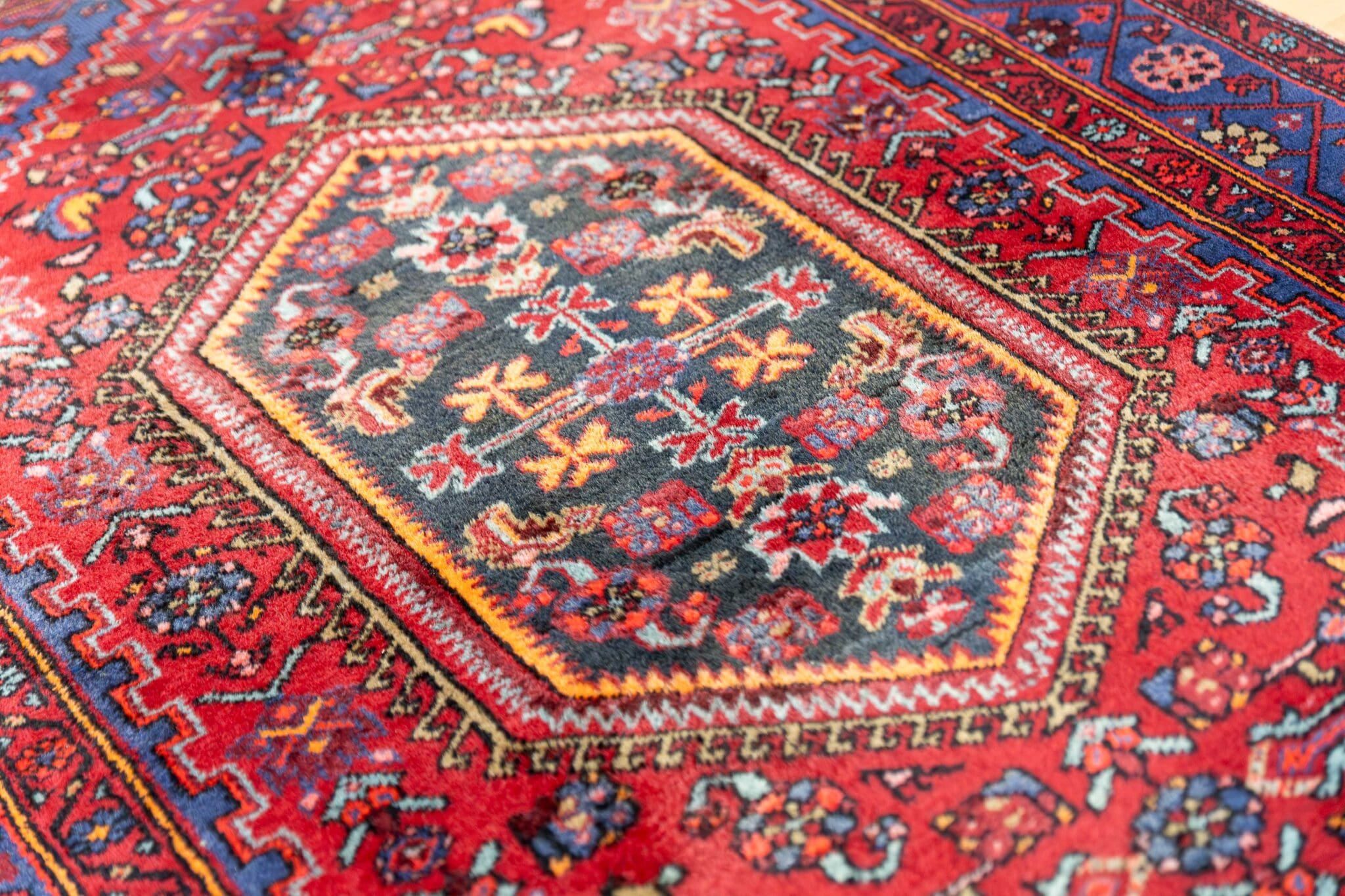 Hamadan Persian Rug 198 × 139 cm, Wool, hand-knotted