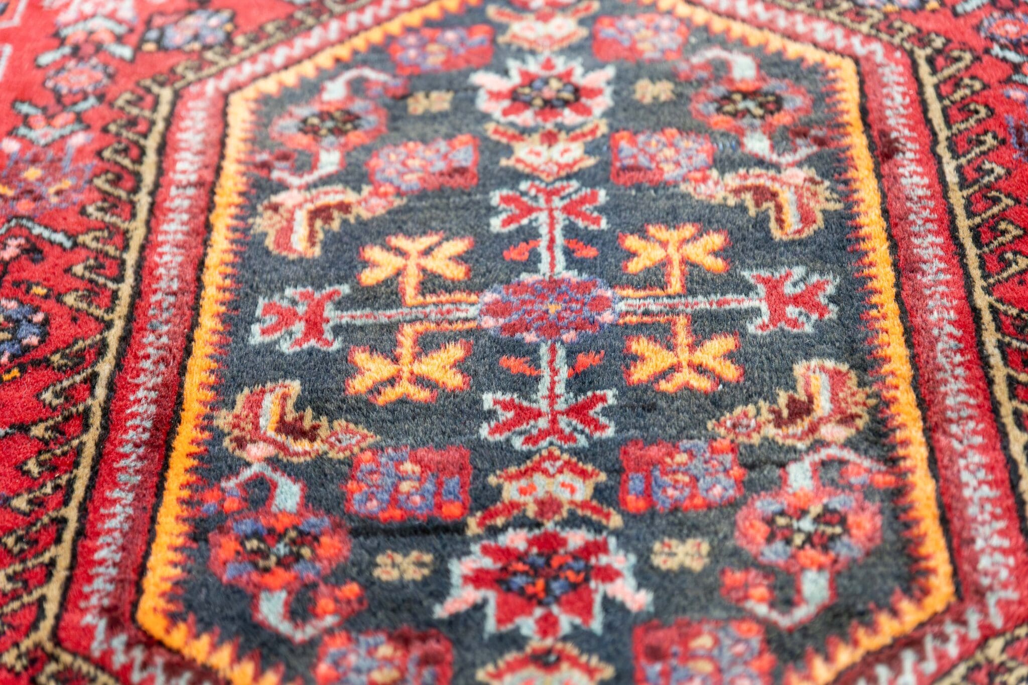 Hamadan Persian Rug 198 × 139 cm, Wool, hand-knotted