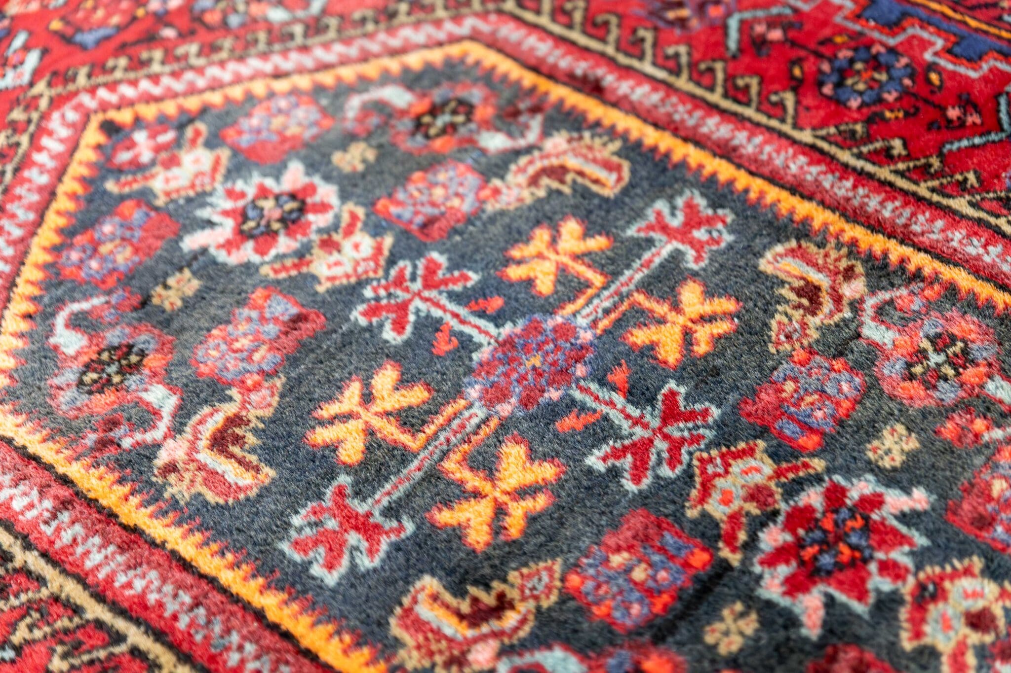 Hamadan Persian Rug 198 × 139 cm, Wool, hand-knotted