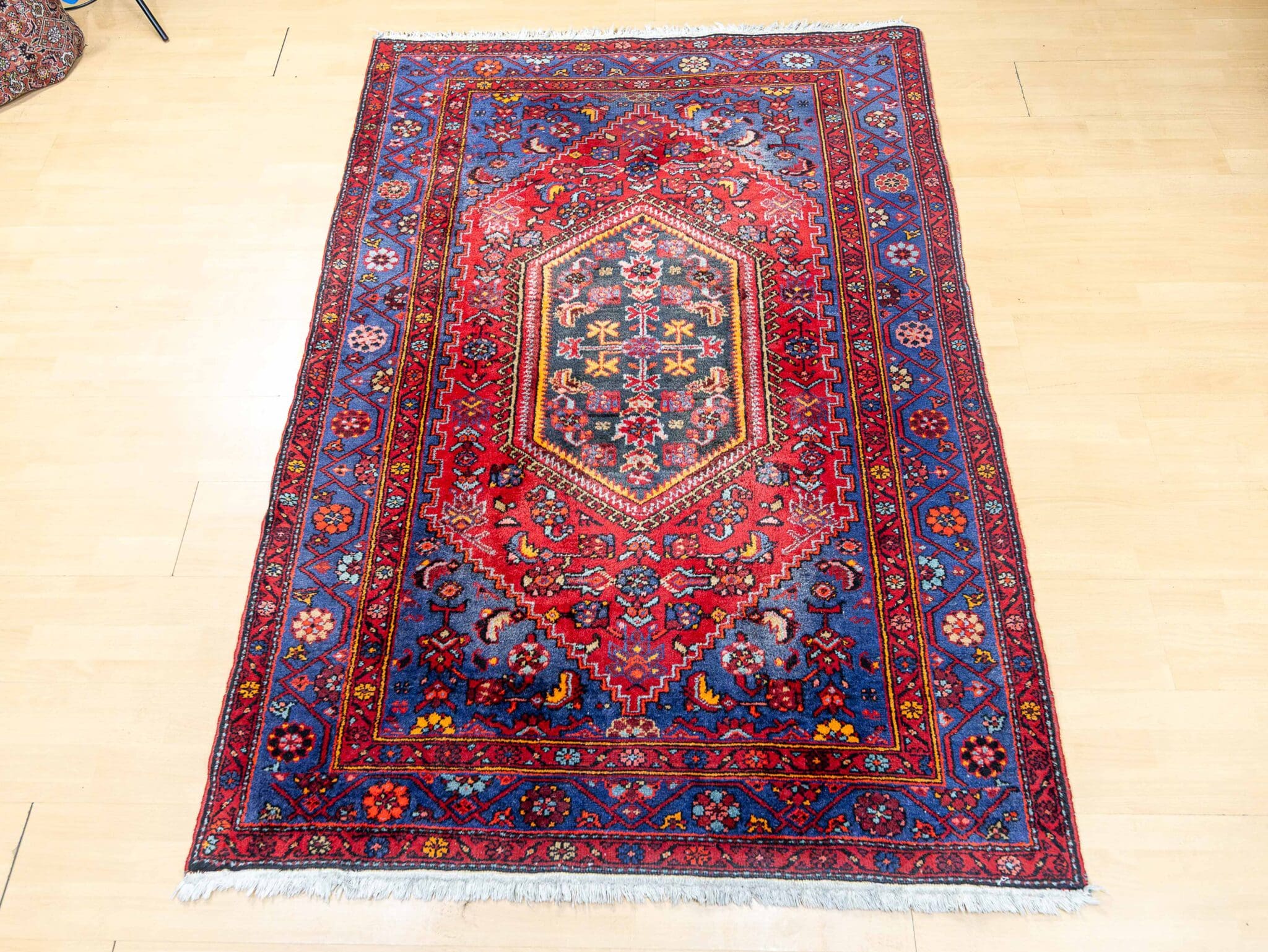 Hamadan Persian Rug 198 × 139 cm, Wool, hand-knotted