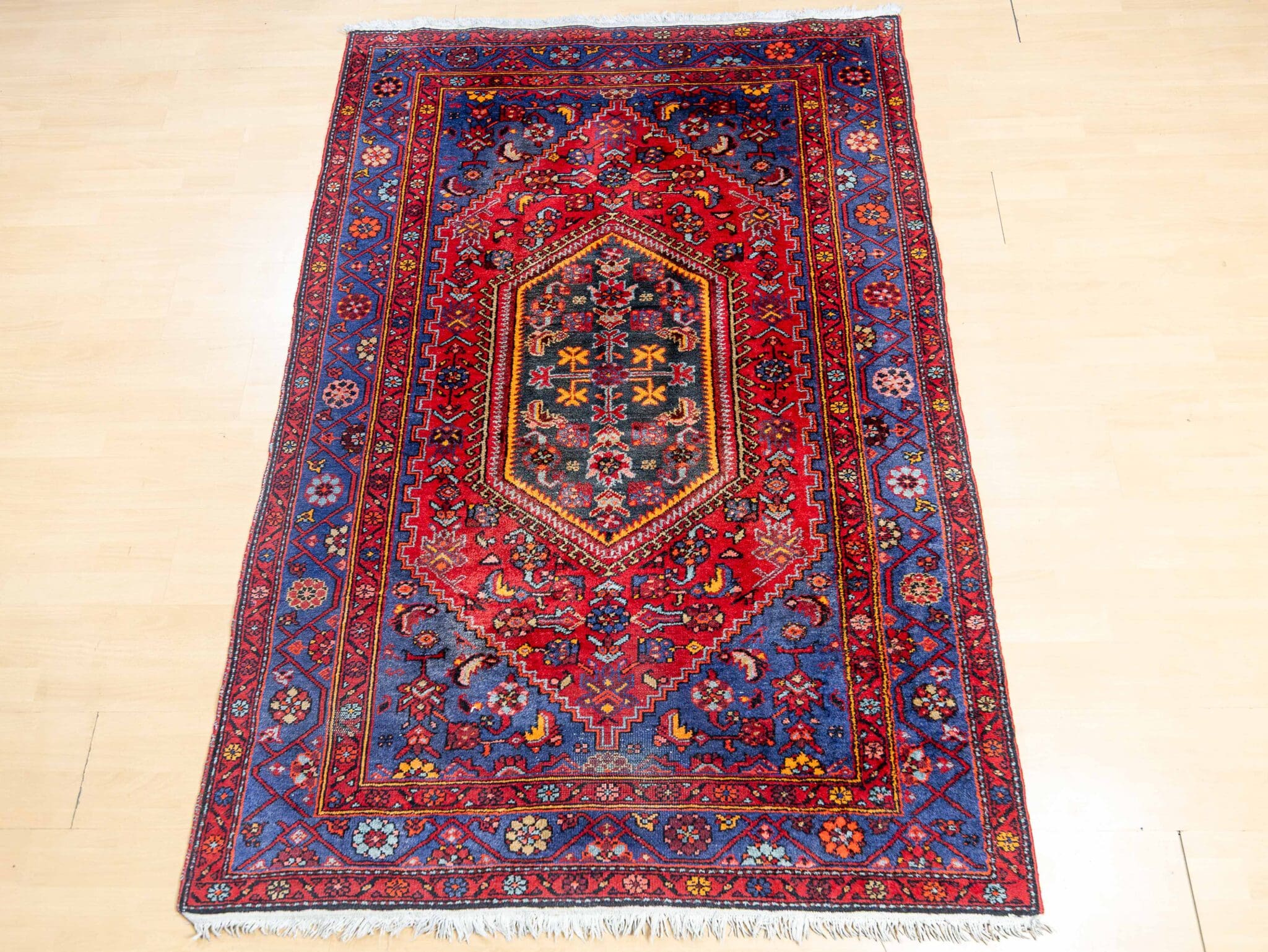 Hamadan Persian Rug 198 × 139 cm, Wool, hand-knotted