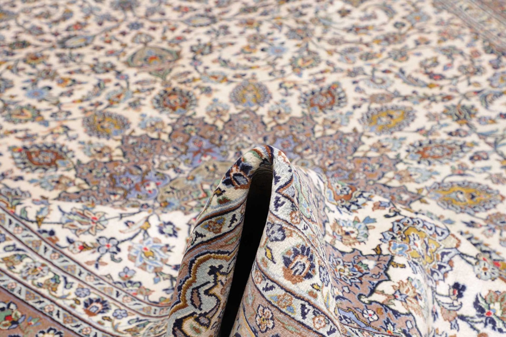 Hand-Knotted Wool Kashan Persian Rug, 301 × 389 cm